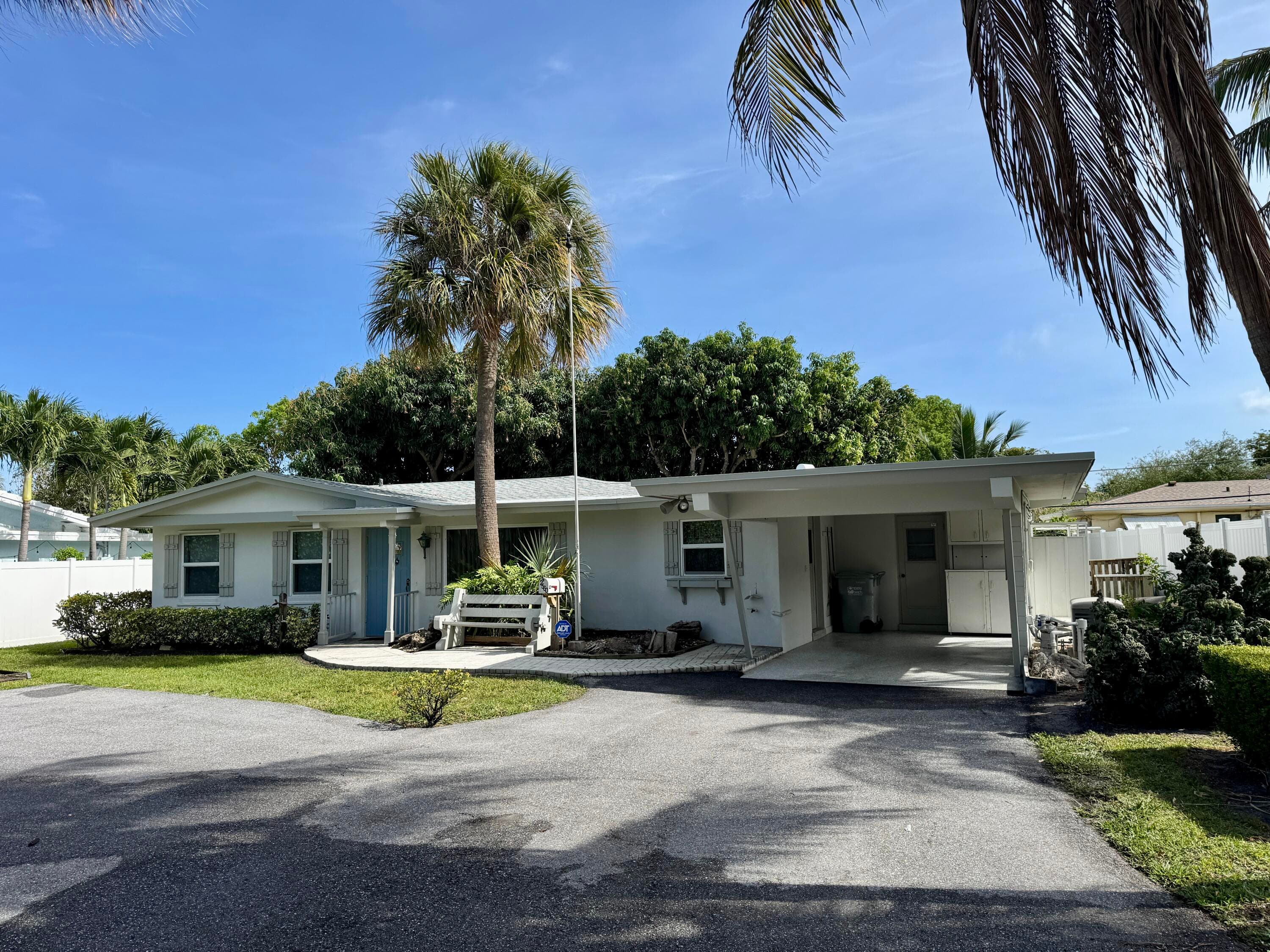 2560 NE 20th Street, Pompano Beach, FL 33062 — photo 1 of 24