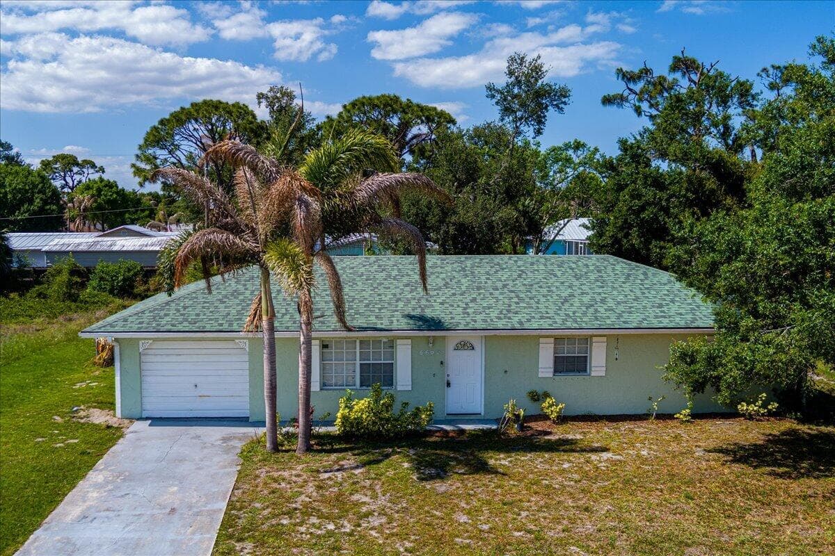 6602 Fort Walton Avenue, Fort Pierce, FL 34951 — photo 1 of 40