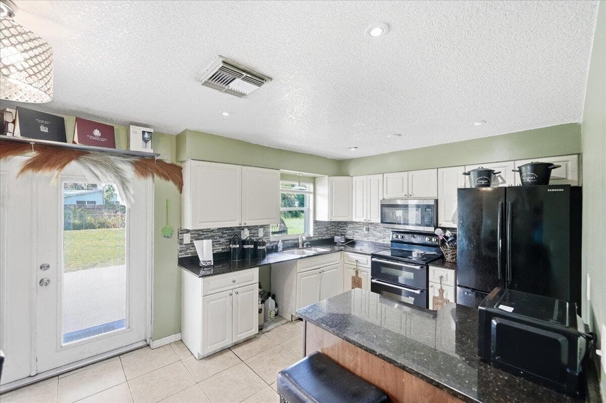 6602 Fort Walton Avenue, Fort Pierce, FL 34951 — photo 12 of 40