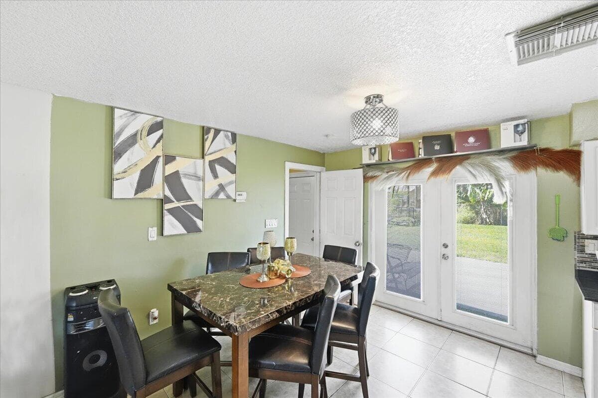 6602 Fort Walton Avenue, Fort Pierce, FL 34951 — photo 9 of 40