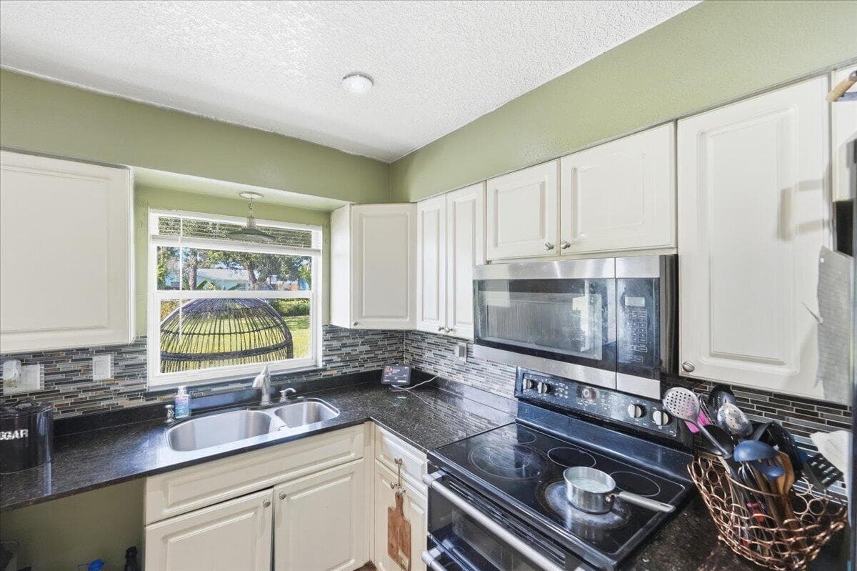 6602 Fort Walton Avenue, Fort Pierce, FL 34951 — photo 13 of 40