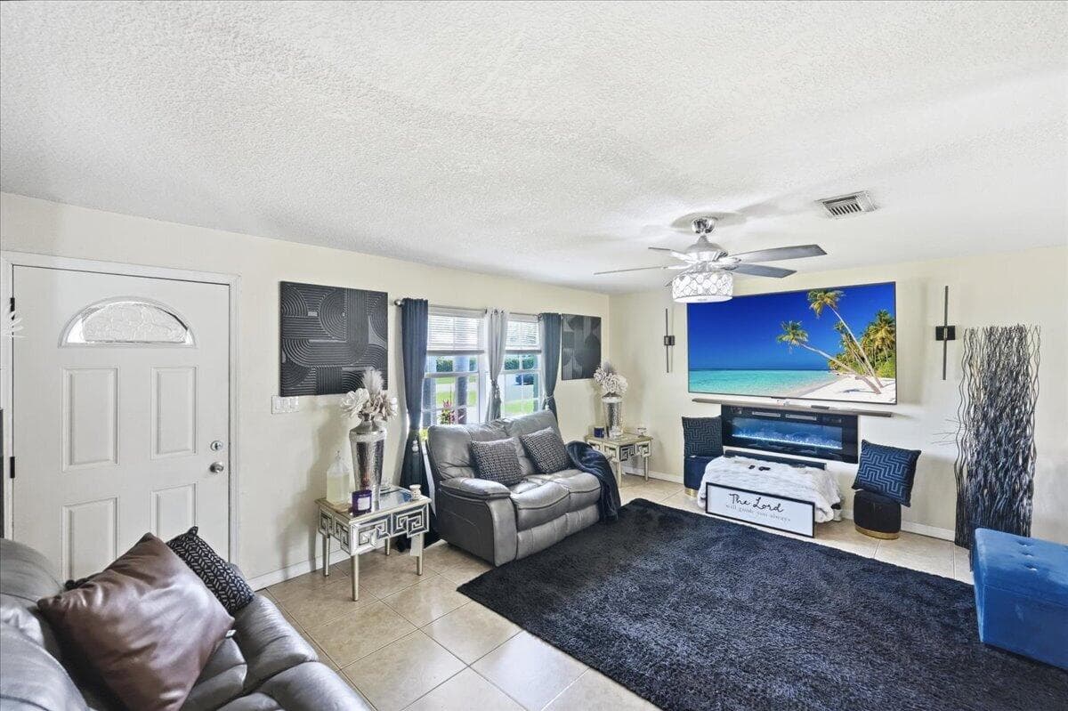6602 Fort Walton Avenue, Fort Pierce, FL 34951 — photo 4 of 40
