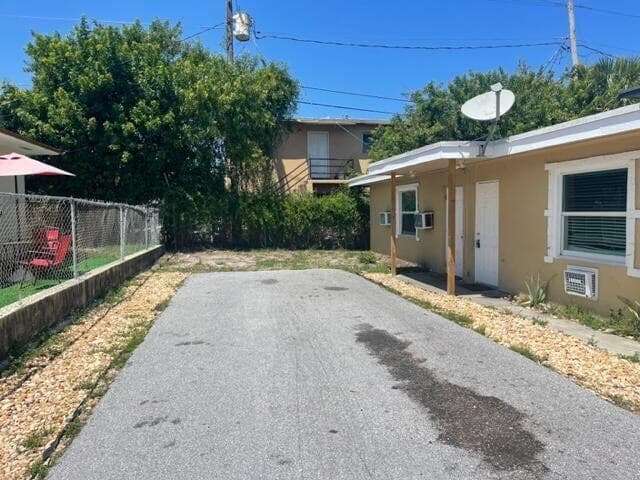 725 21st Street 2, West Palm Beach, FL 33407 — photo 1 of 15