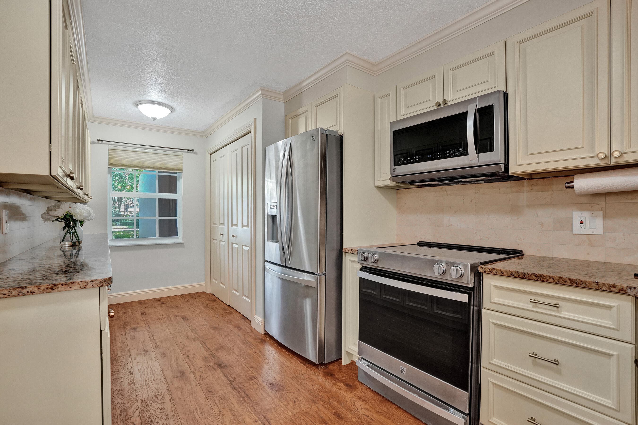 3621 Oaks Clubhouse Drive 101, Pompano Beach, FL 33069 — photo 9 of 46