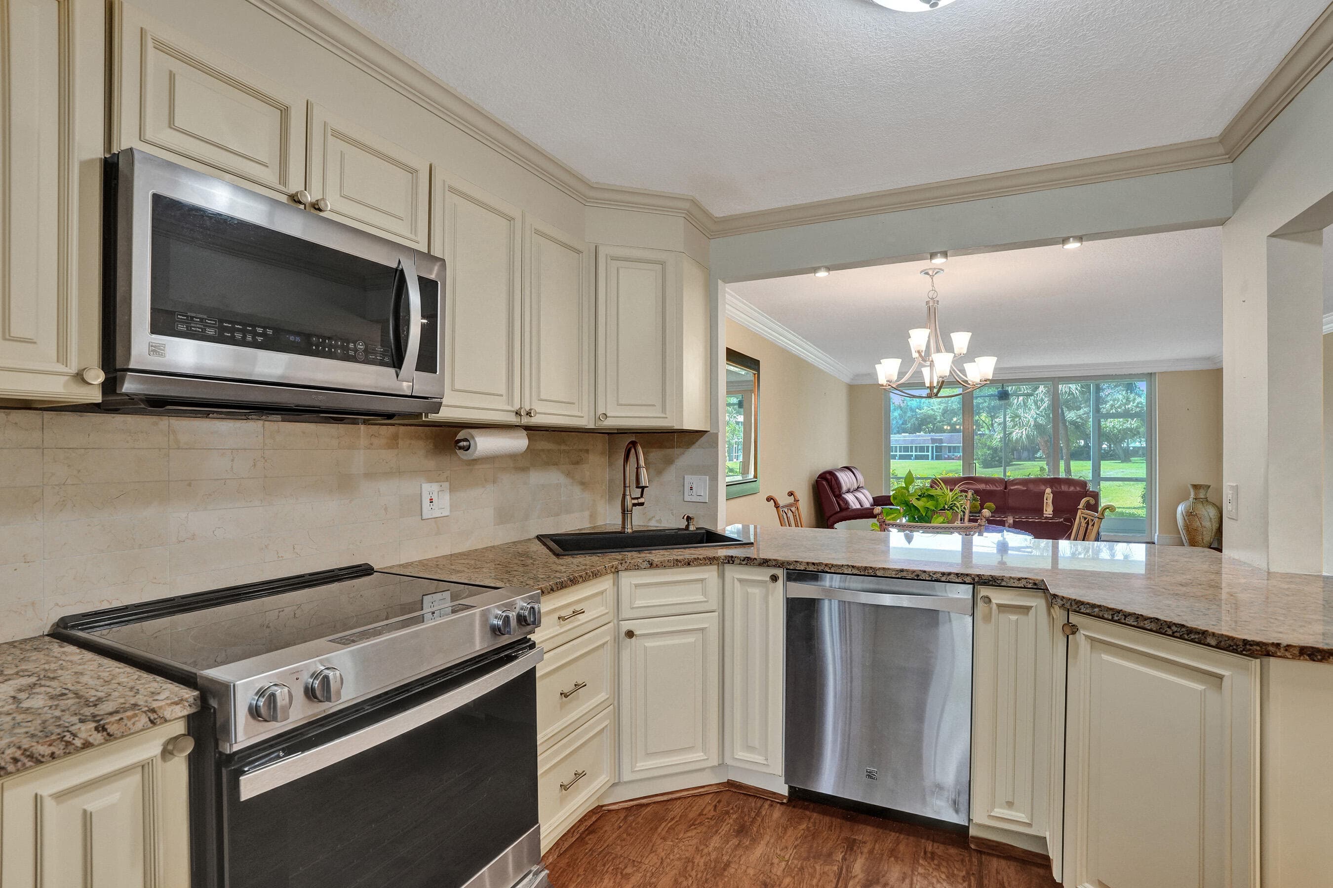 3621 Oaks Clubhouse Drive 101, Pompano Beach, FL 33069 — photo 10 of 46