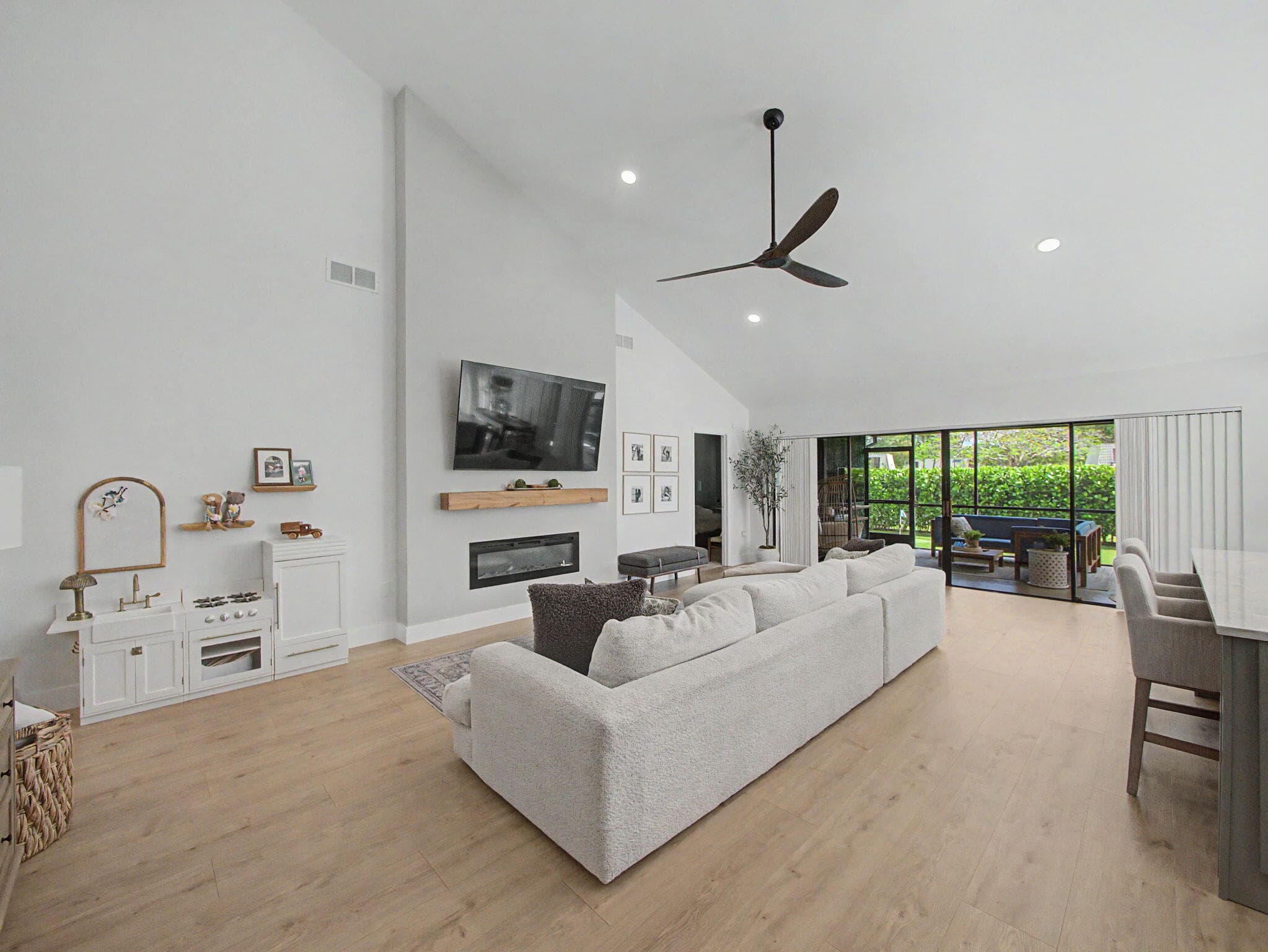 2631 Mohawk Circle, West Palm Beach, FL 33409 — photo 10 of 52