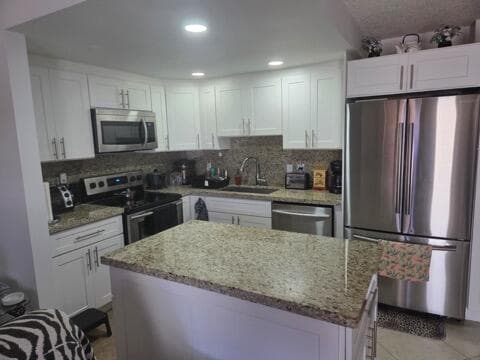 188 Grantham F 188, Deerfield Beach, FL 33442 — photo 1 of 24