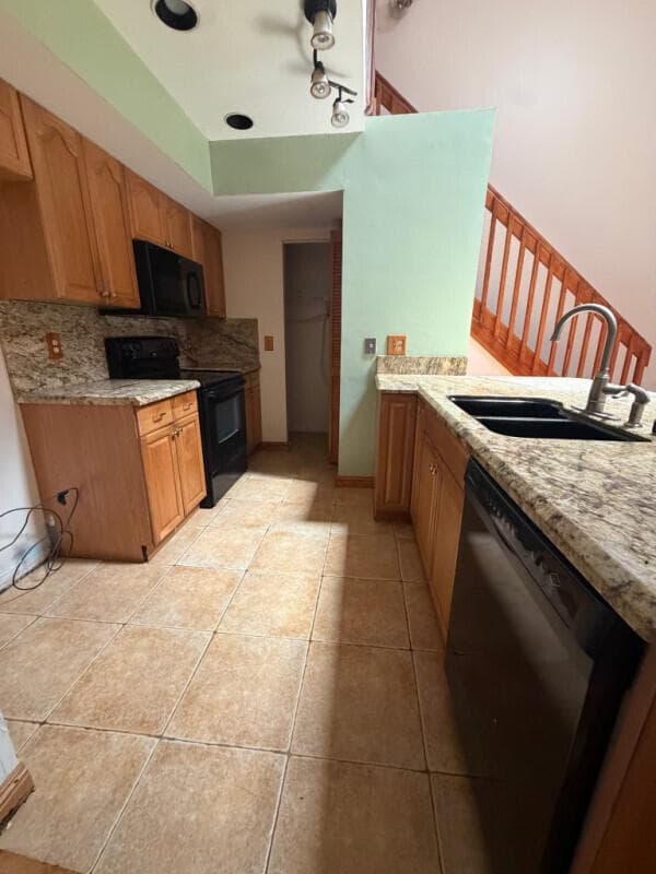 407 SE 14th Street, Dania Beach, FL 33004 — photo 5 of 13