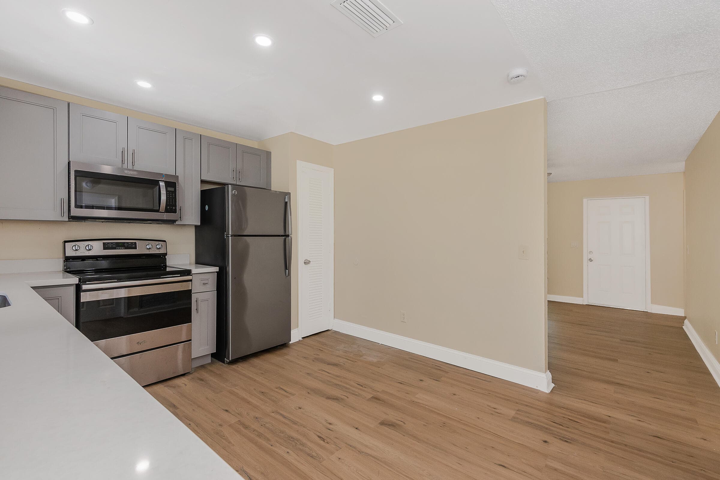 6560 SW 20th Street, North Lauderdale, FL 33068 — photo 8 of 28