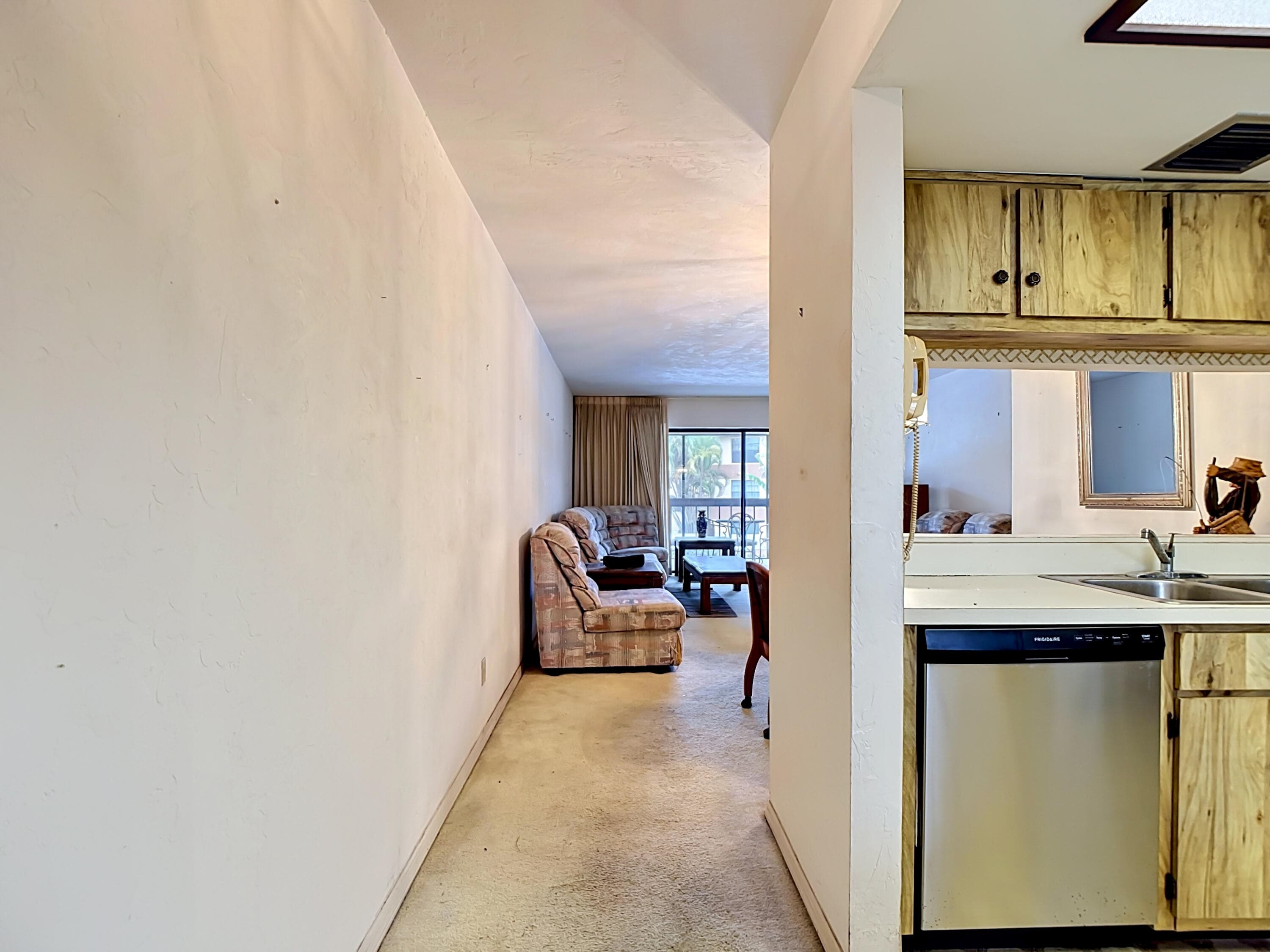 6146 Whiskey Creek Drive, Fort Myers, FL 33919 — photo 11 of 65