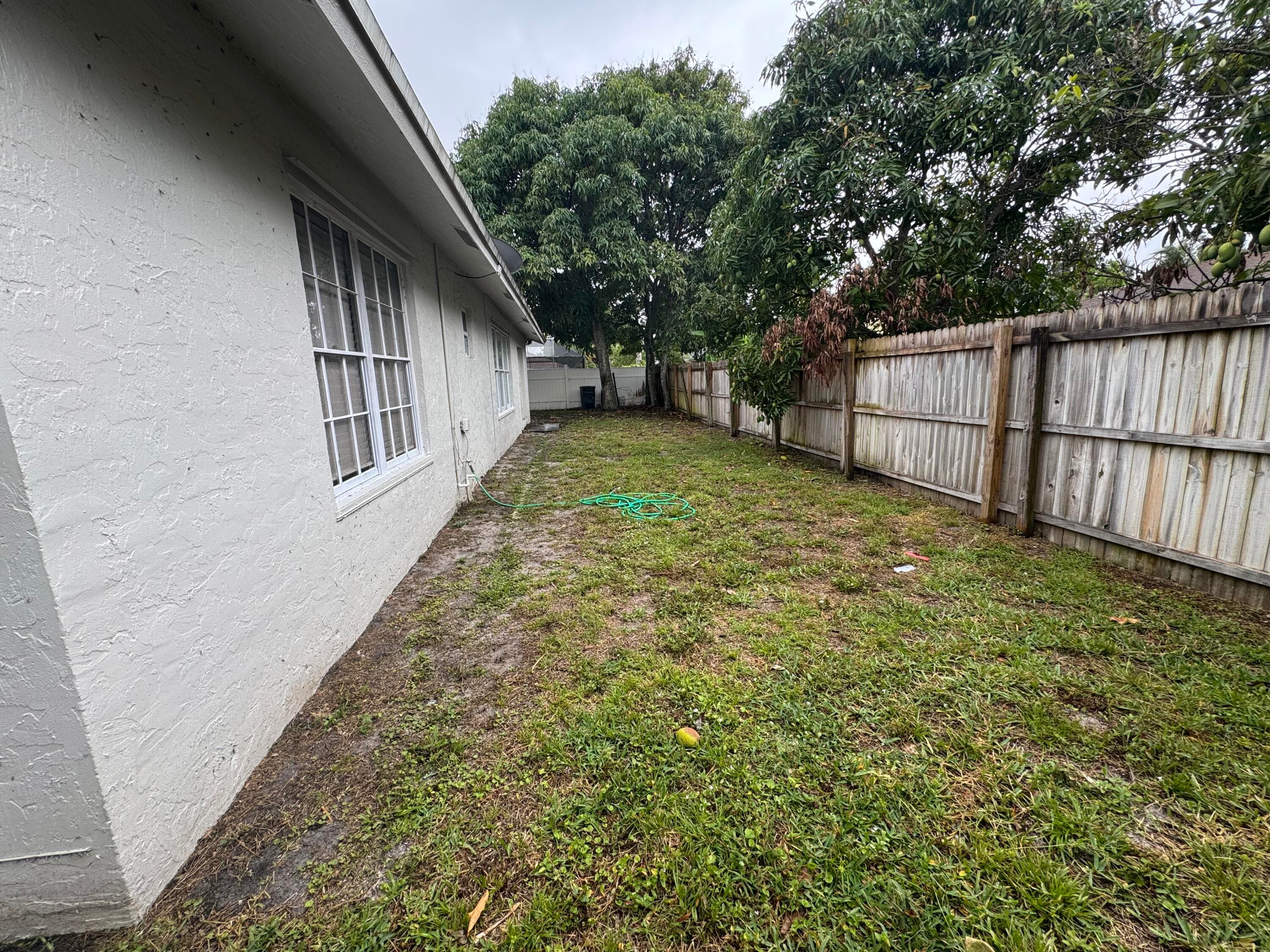 589 Cashiers Drive, West Palm Beach, FL 33413 — photo 6 of 33