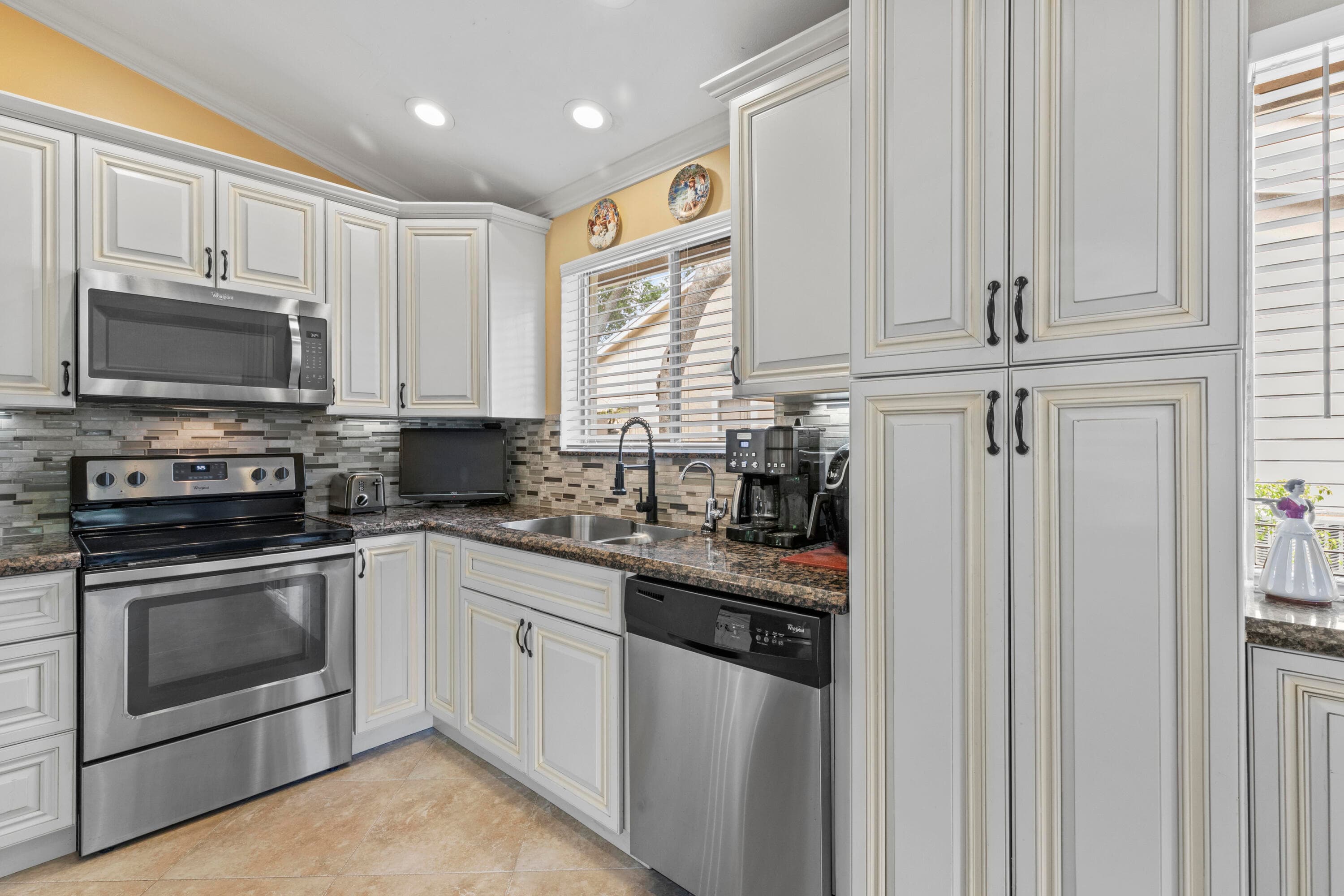 2030 Discovery Circle E, Deerfield Beach, FL 33442 — photo 9 of 60