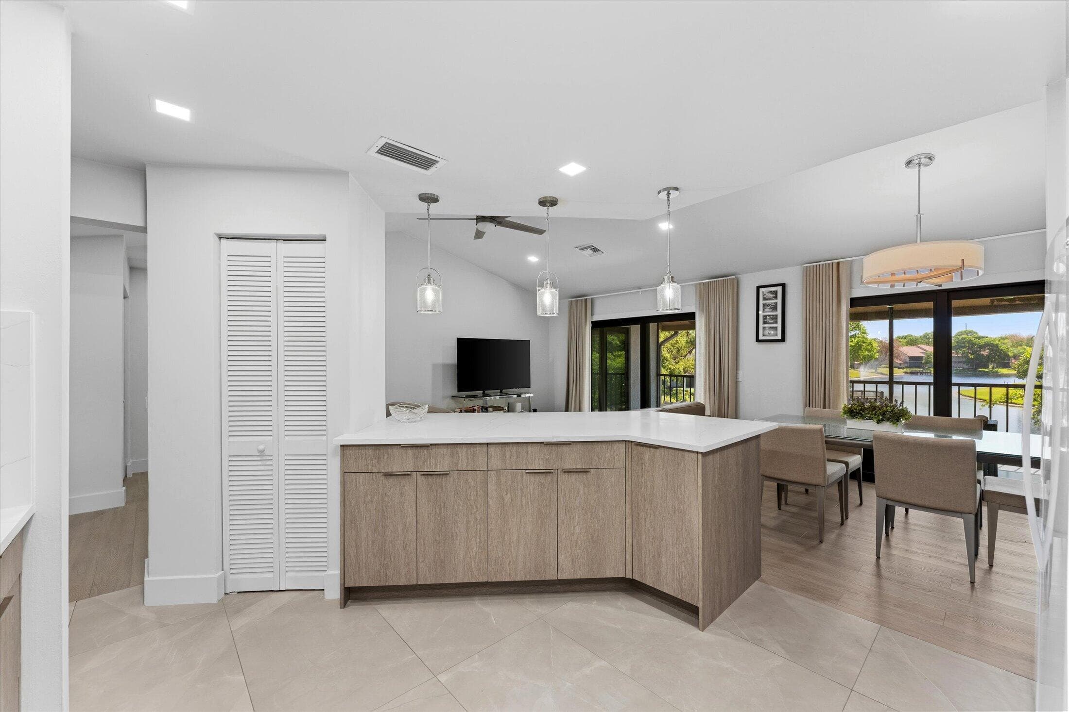 5521 Coach House Circle G, Boca Raton, FL 33486 — photo 13 of 32