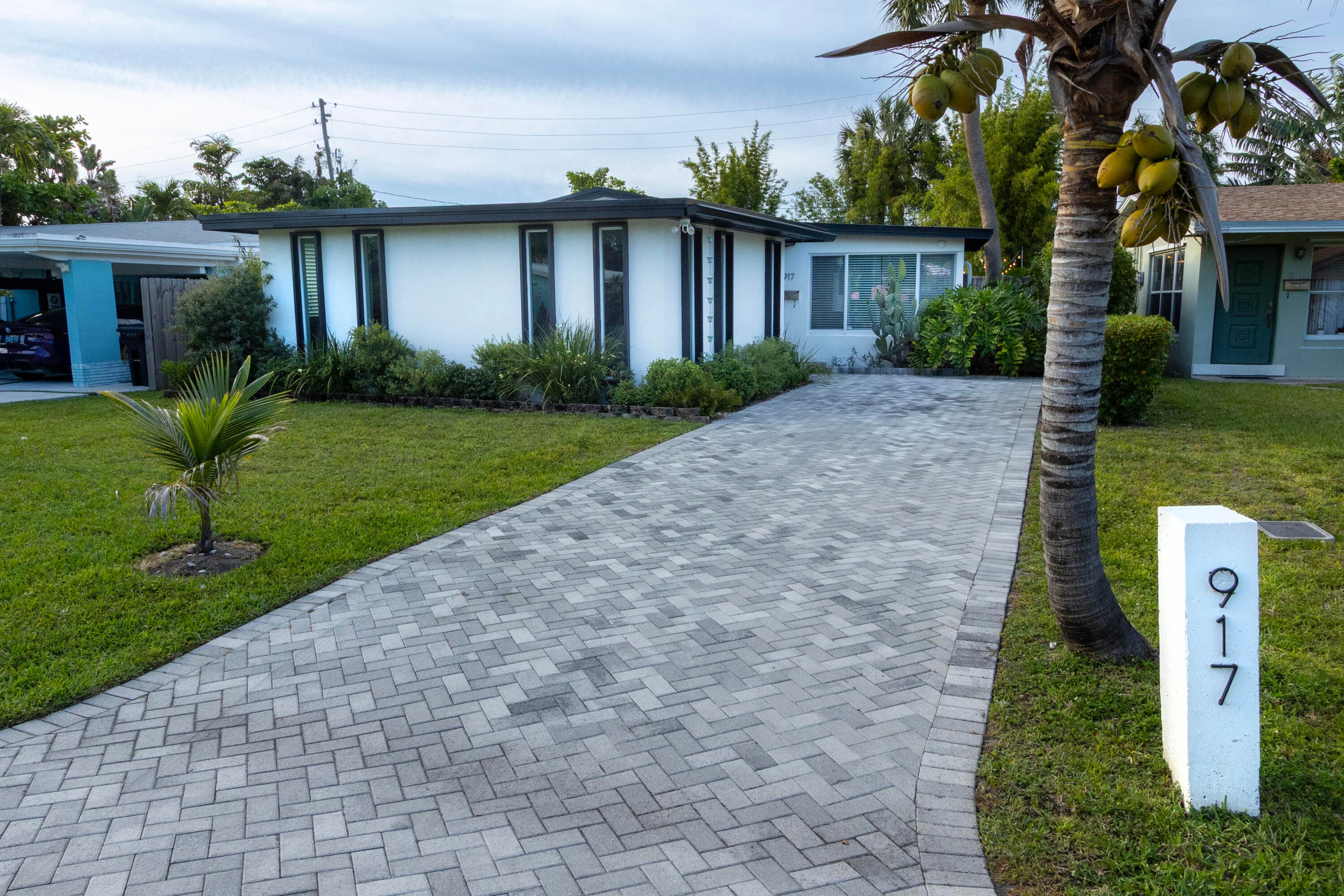 917 NE 18th Street, Fort Lauderdale, FL 33305 — photo 2 of 46