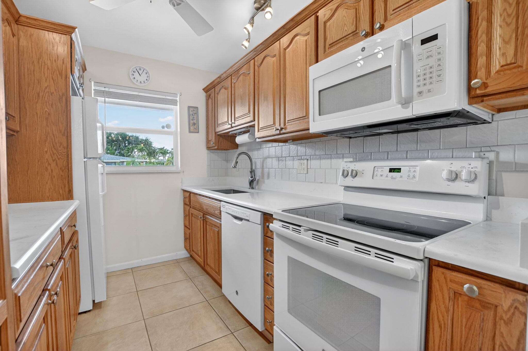 920 South Drive A, Delray Beach, FL 33445 — photo 15 of 40