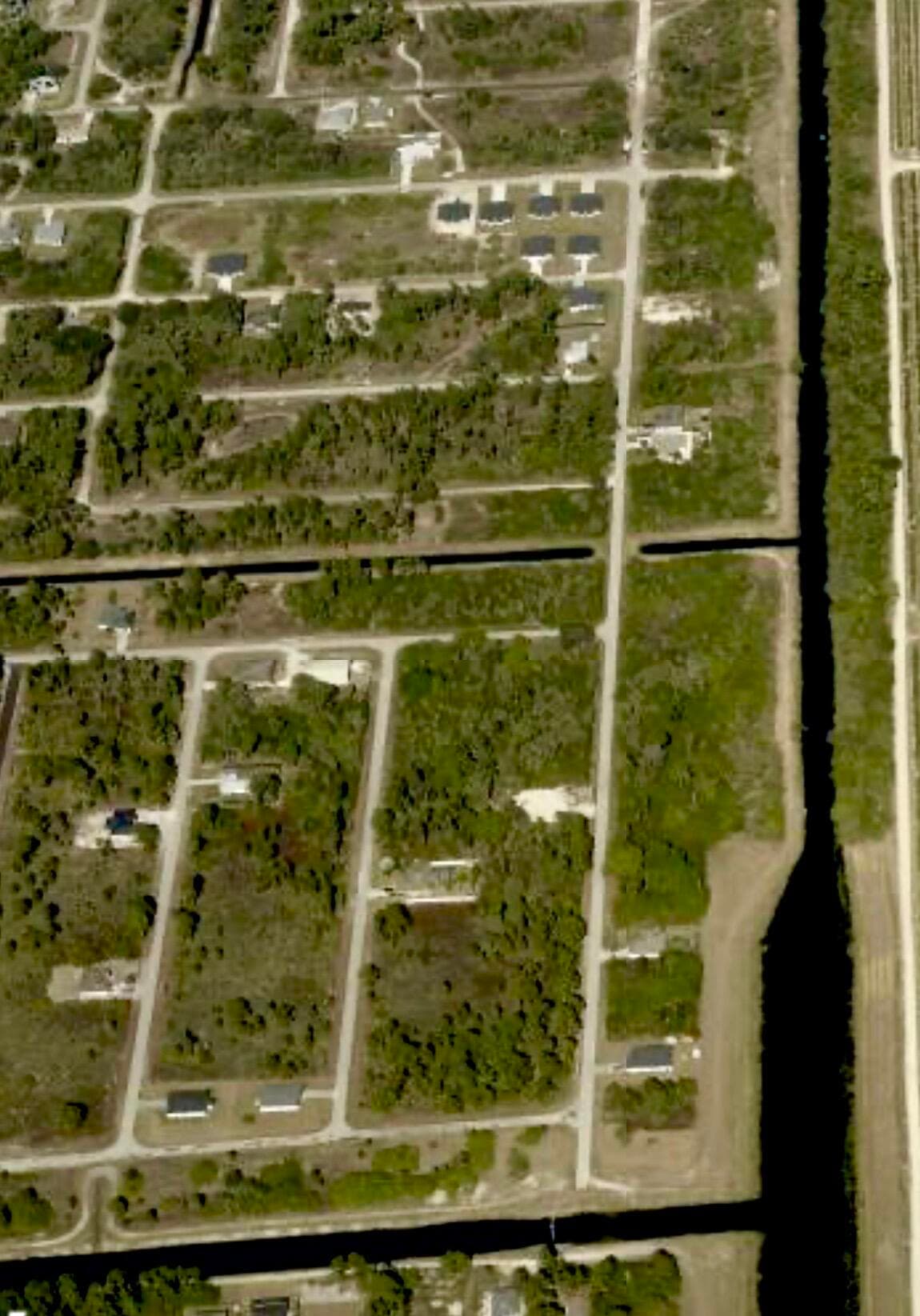 636 Naples Avenue S, Lehigh Acres, FL 33974 — photo 2 of 4
