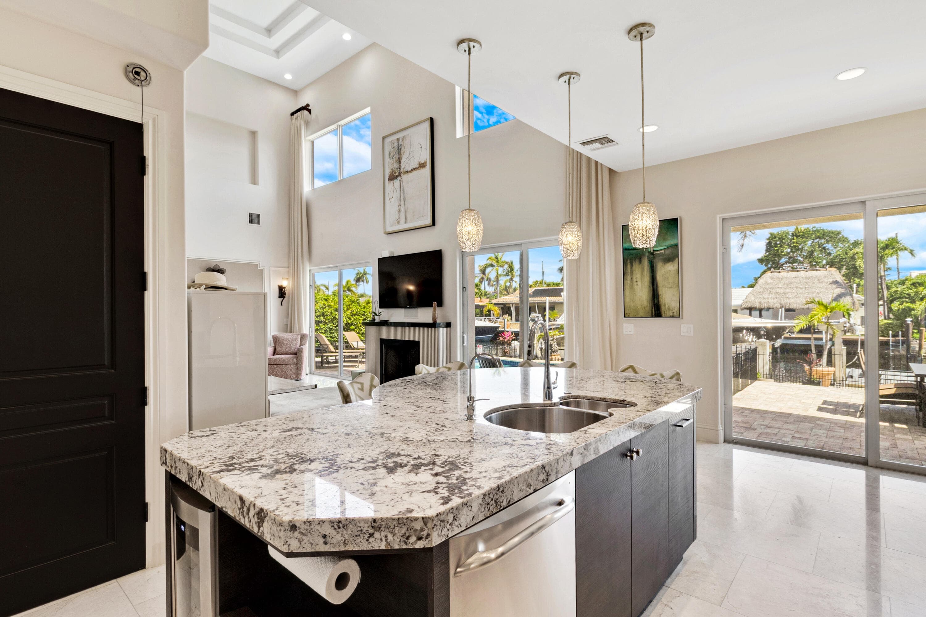2461 SE 10th Street, Pompano Beach, FL 33062 — photo 11 of 57