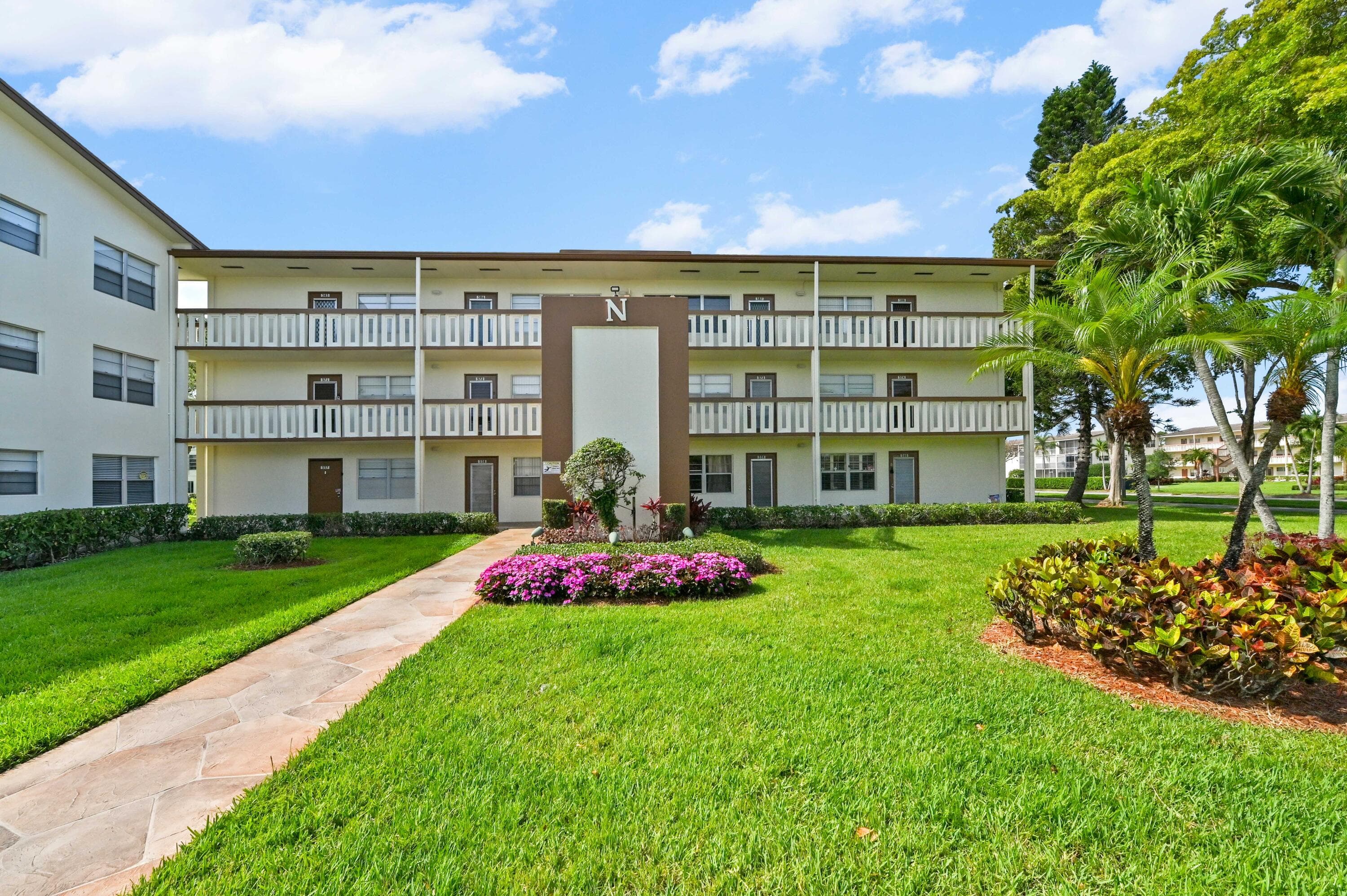 559 Mansfield N, Boca Raton, FL 33434 — photo 1 of 40