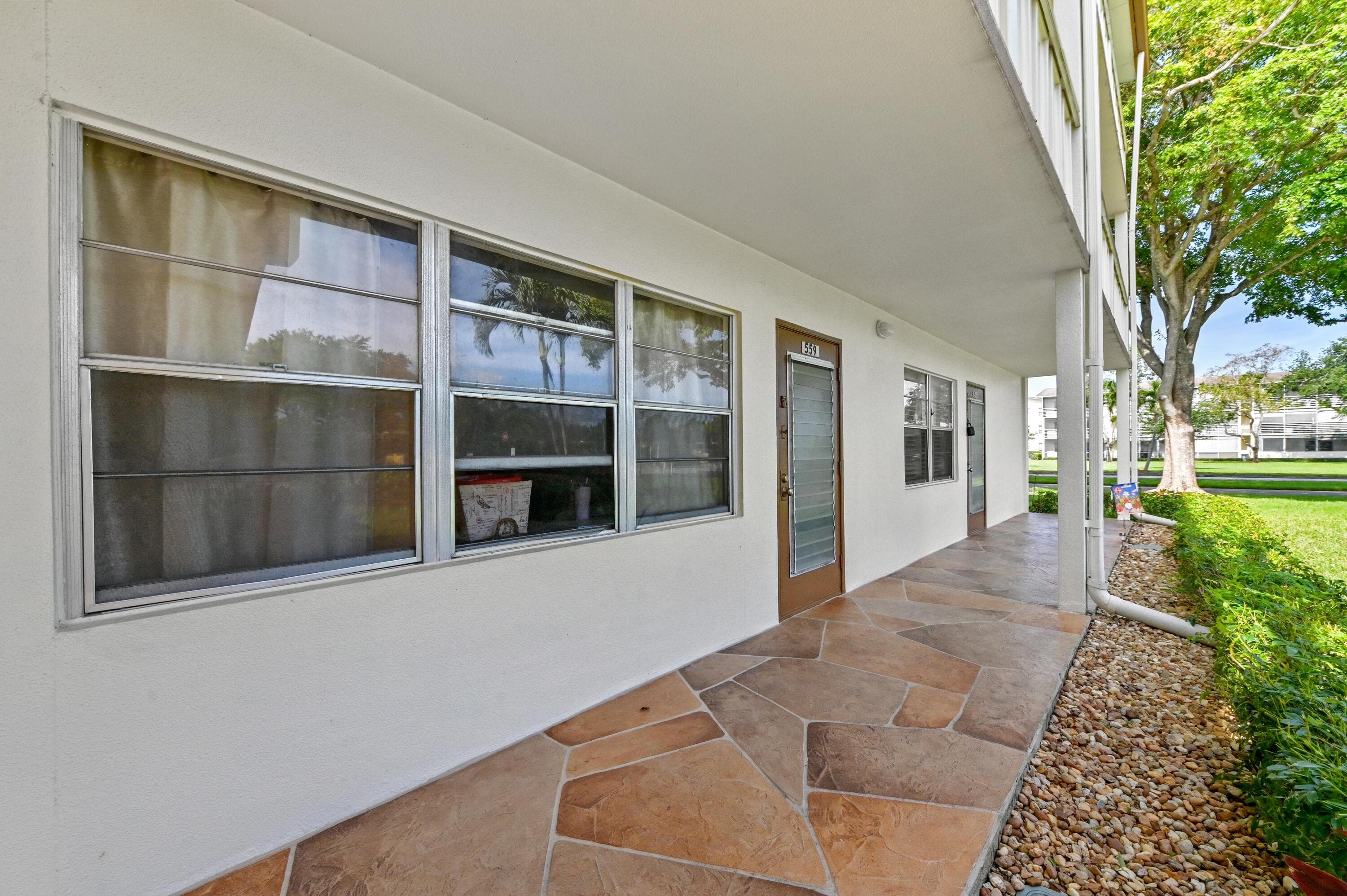 559 Mansfield N, Boca Raton, FL 33434 — photo 3 of 40