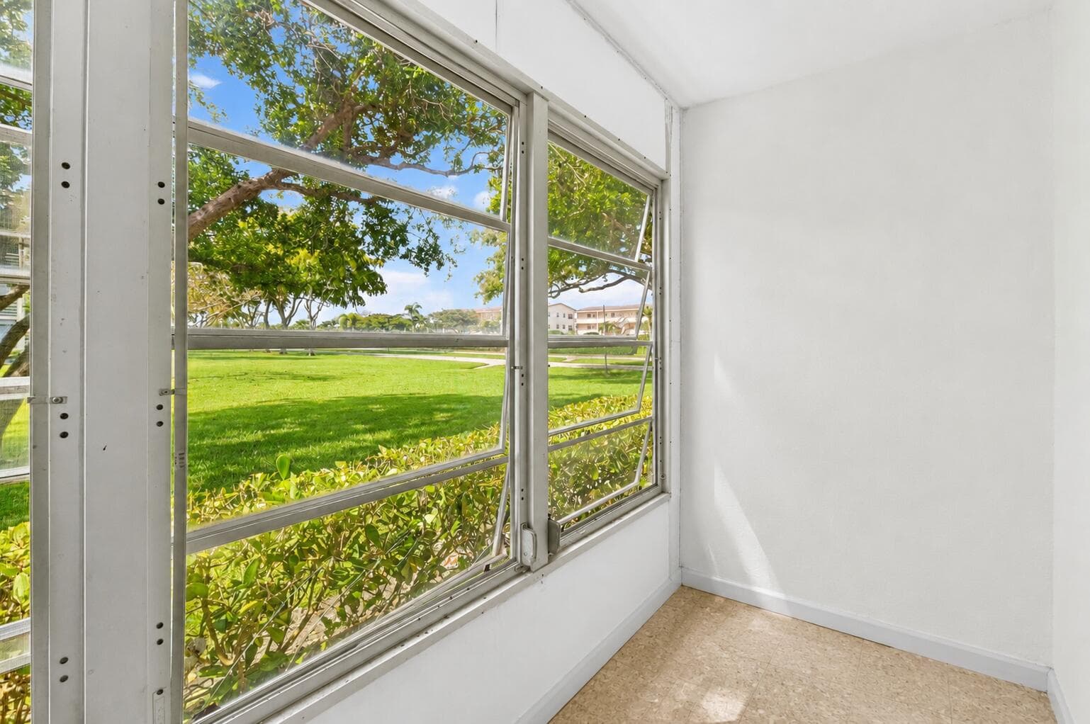 559 Mansfield N, Boca Raton, FL 33434 — photo 13 of 40
