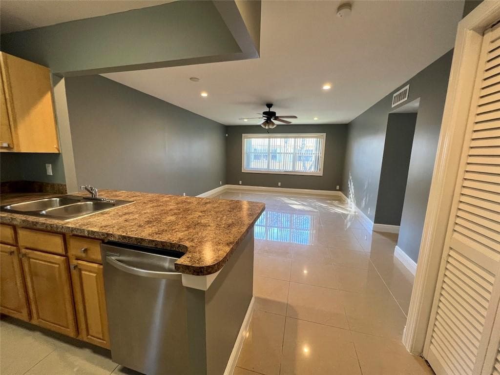 610 SE 2nd Avenue L21, Deerfield Beach, FL 33441 — photo 1 of 16