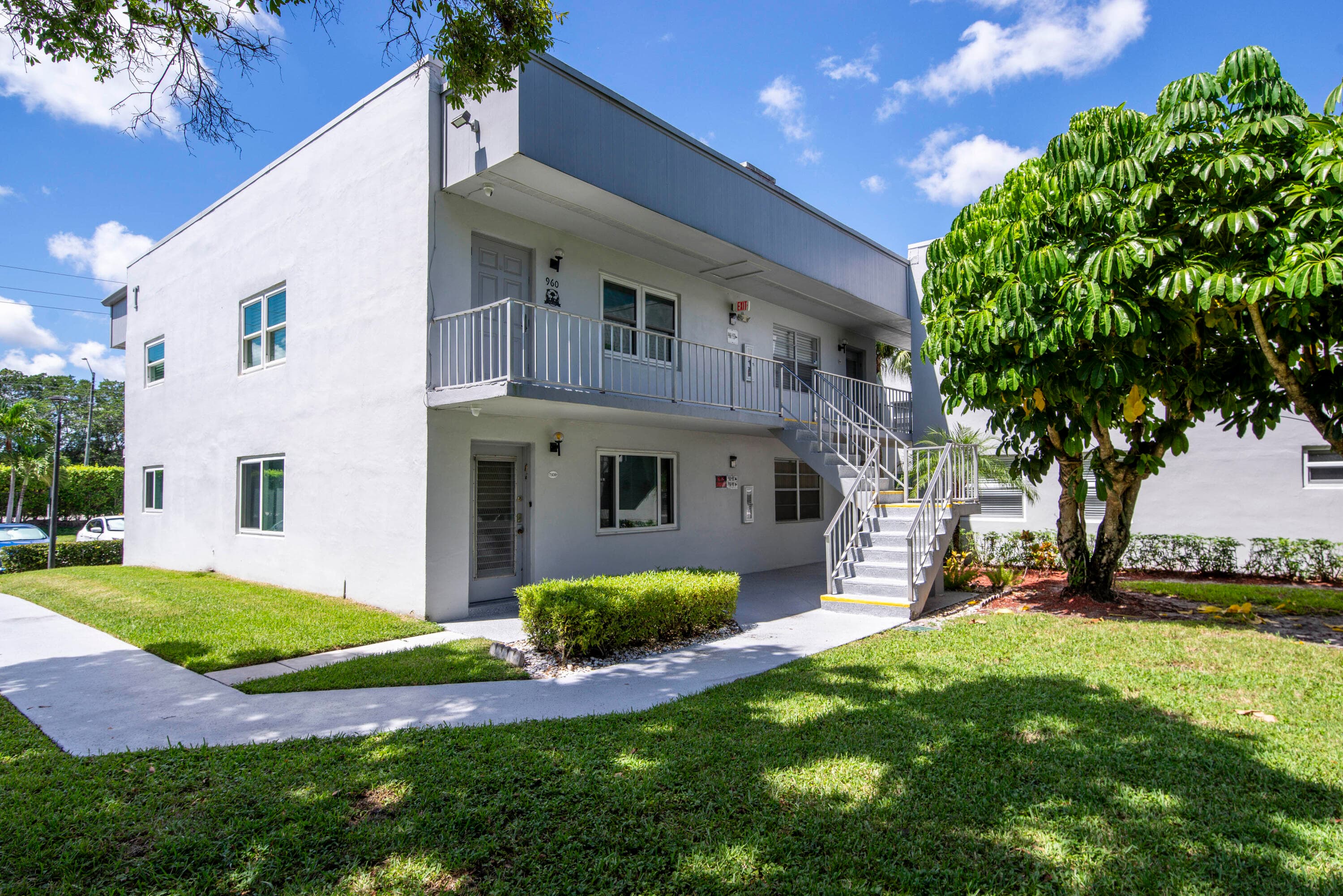 960 Flanders T, Delray Beach, FL 33484 — photo 1 of 14