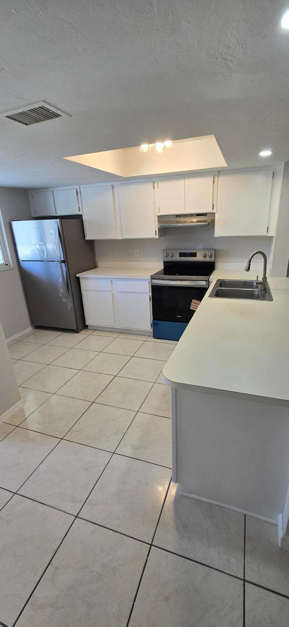 Condominium in Royal Palm Beach — photo 2 of 12