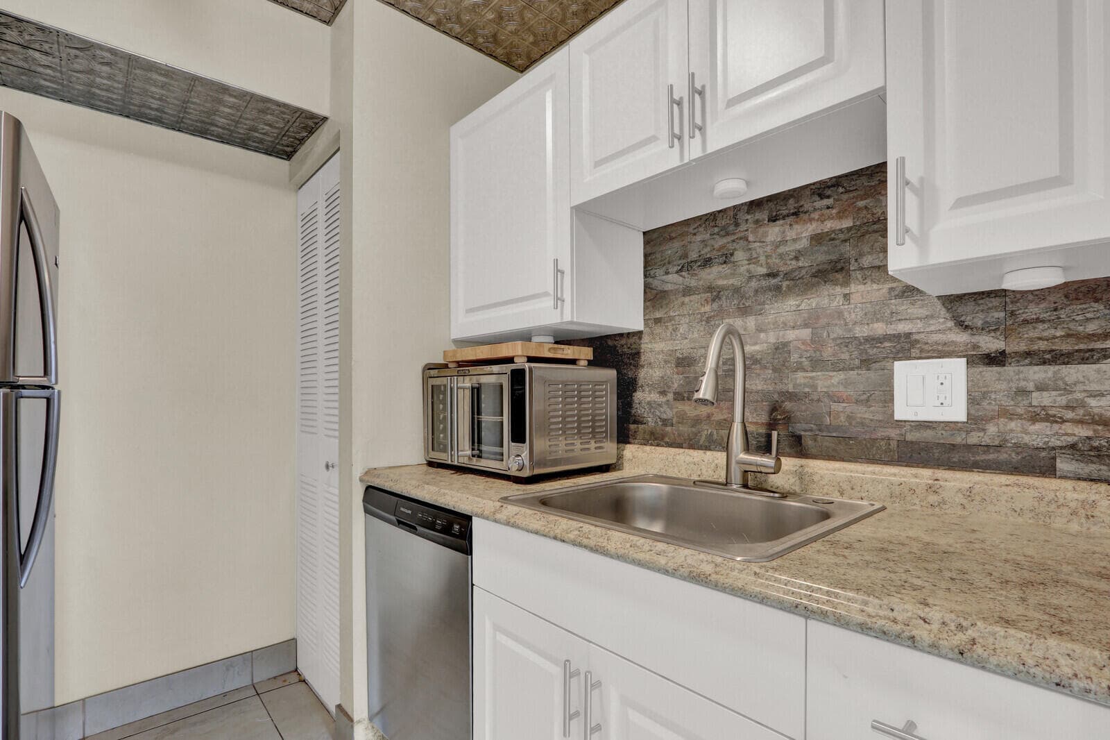 2116 Sherwood Forest Boulevard 28, West Palm Beach, FL 33415 — photo 20 of 37