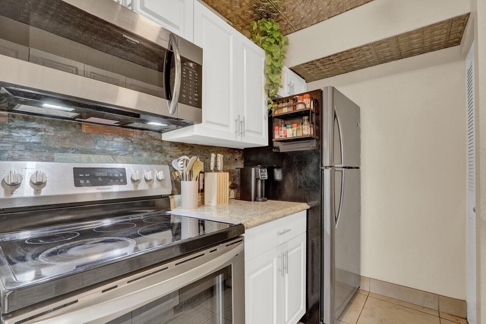2116 Sherwood Forest Boulevard 28, West Palm Beach, FL 33415 — photo 19 of 37