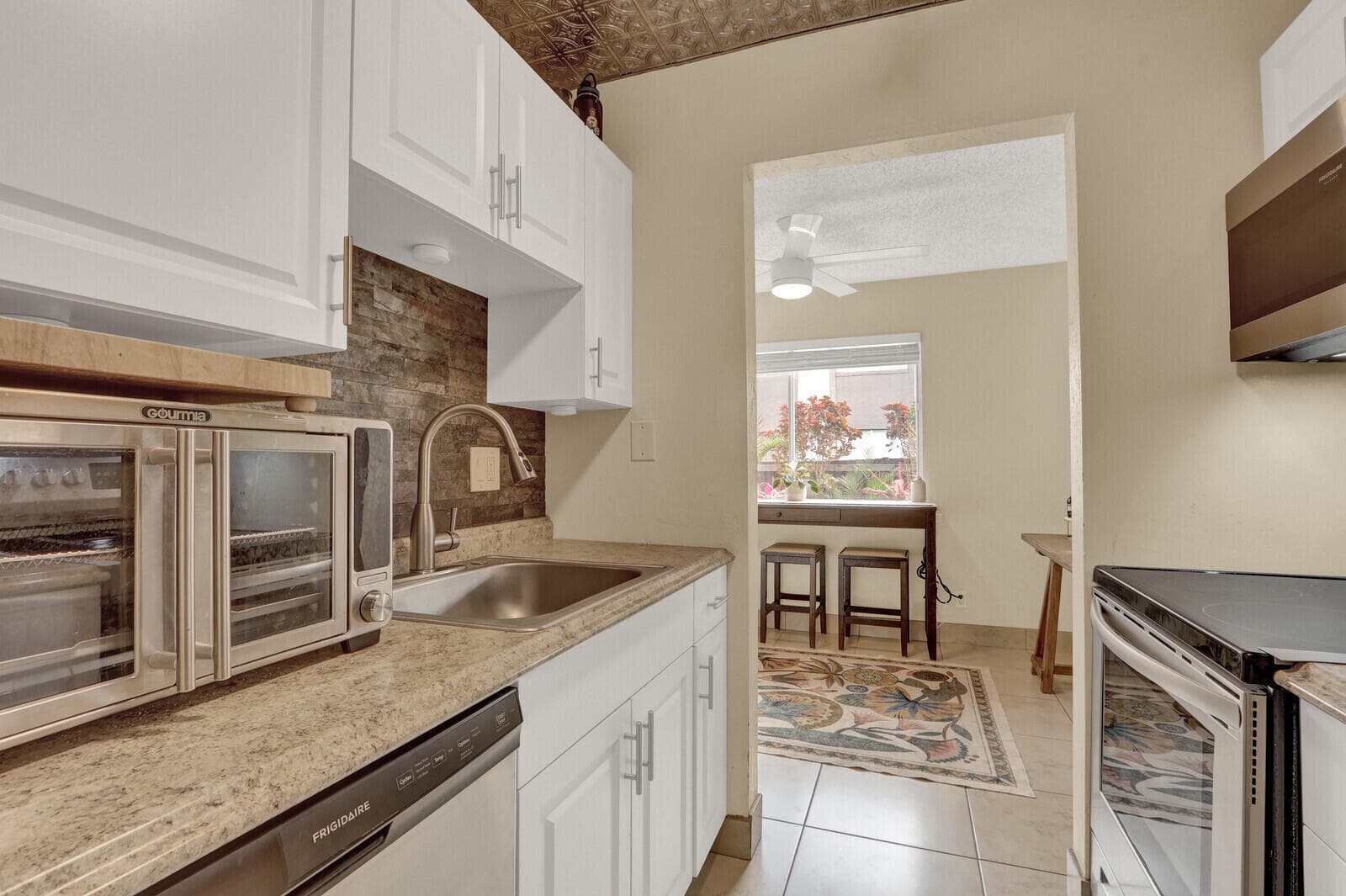 2116 Sherwood Forest Boulevard 28, West Palm Beach, FL 33415 — photo 21 of 37