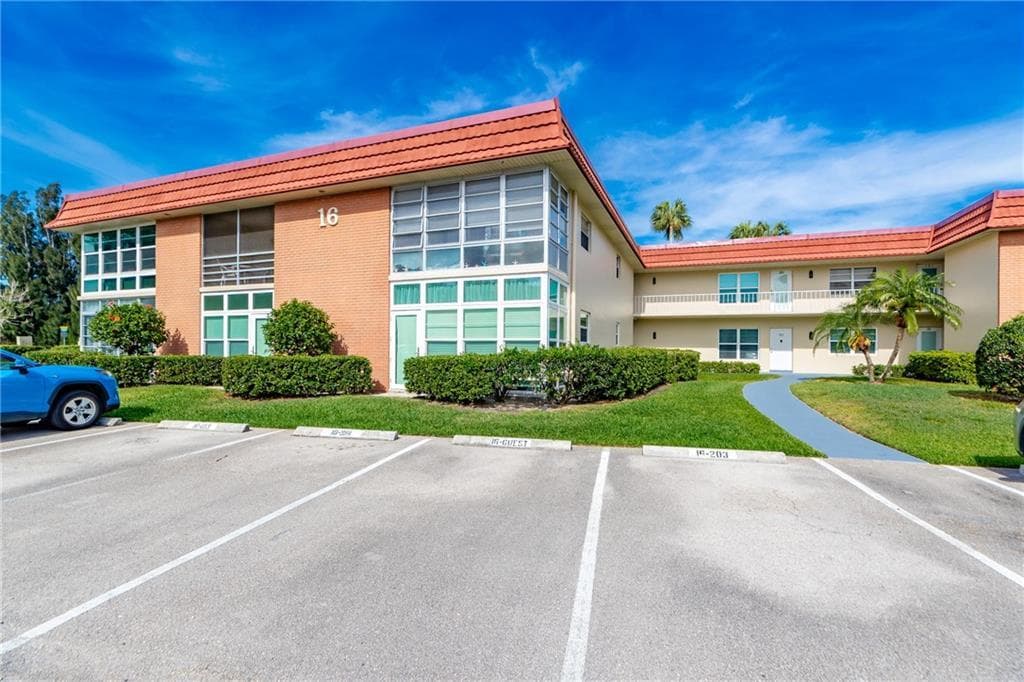 16 Vista Palm Lane 204, Vero Beach, FL 32962 — photo 1 of 36