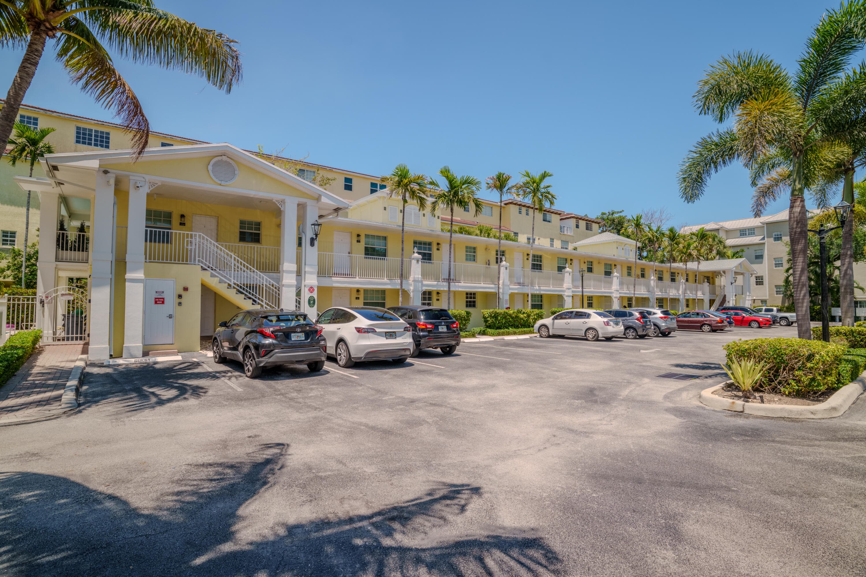 2660 NE 8th Avenue 106, Wilton Manors, FL 33334 — photo 1 of 22
