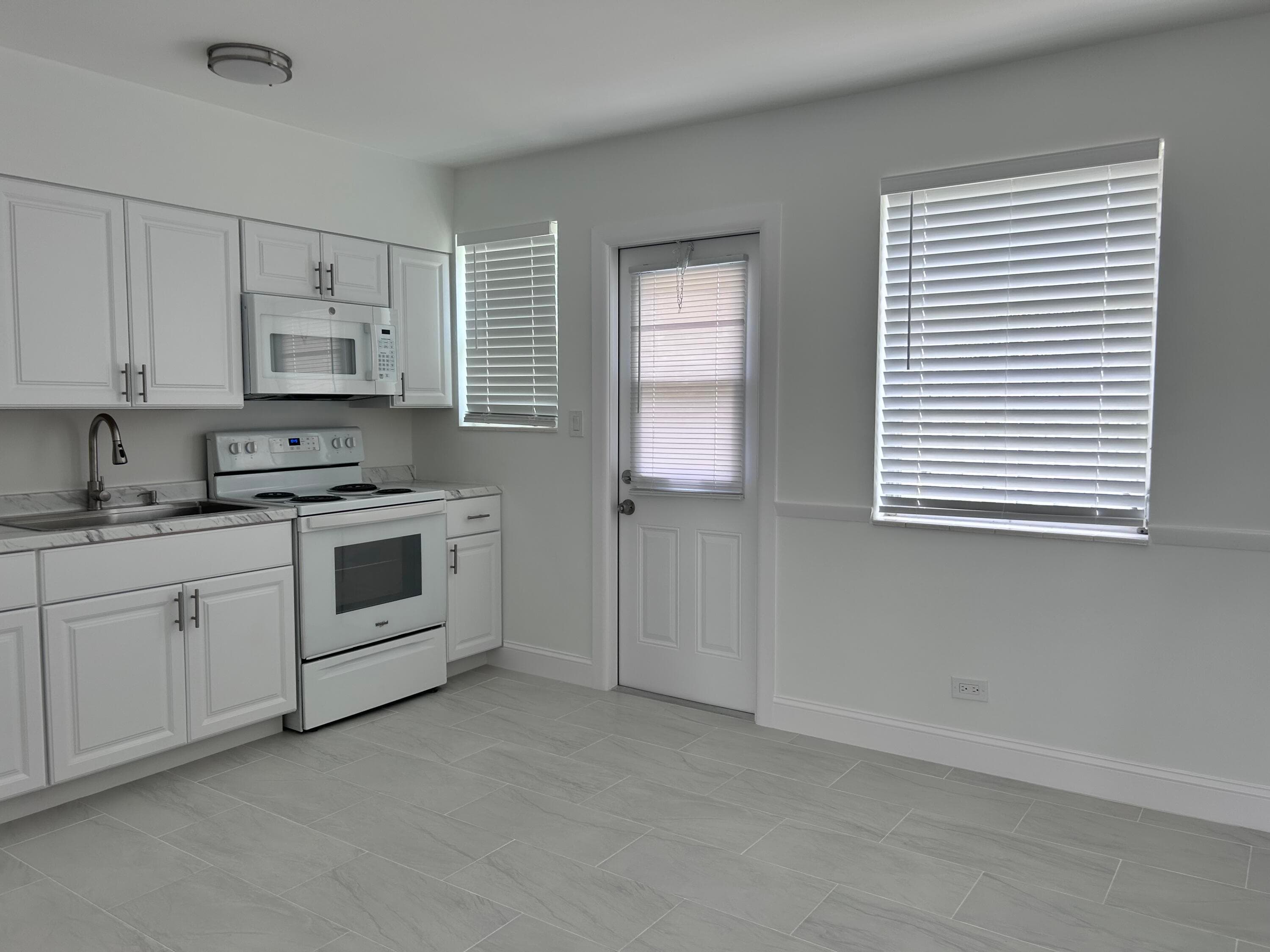 630 Prosperity Farms Road 2, North Palm Beach, FL 33408 — photo 5 of 13