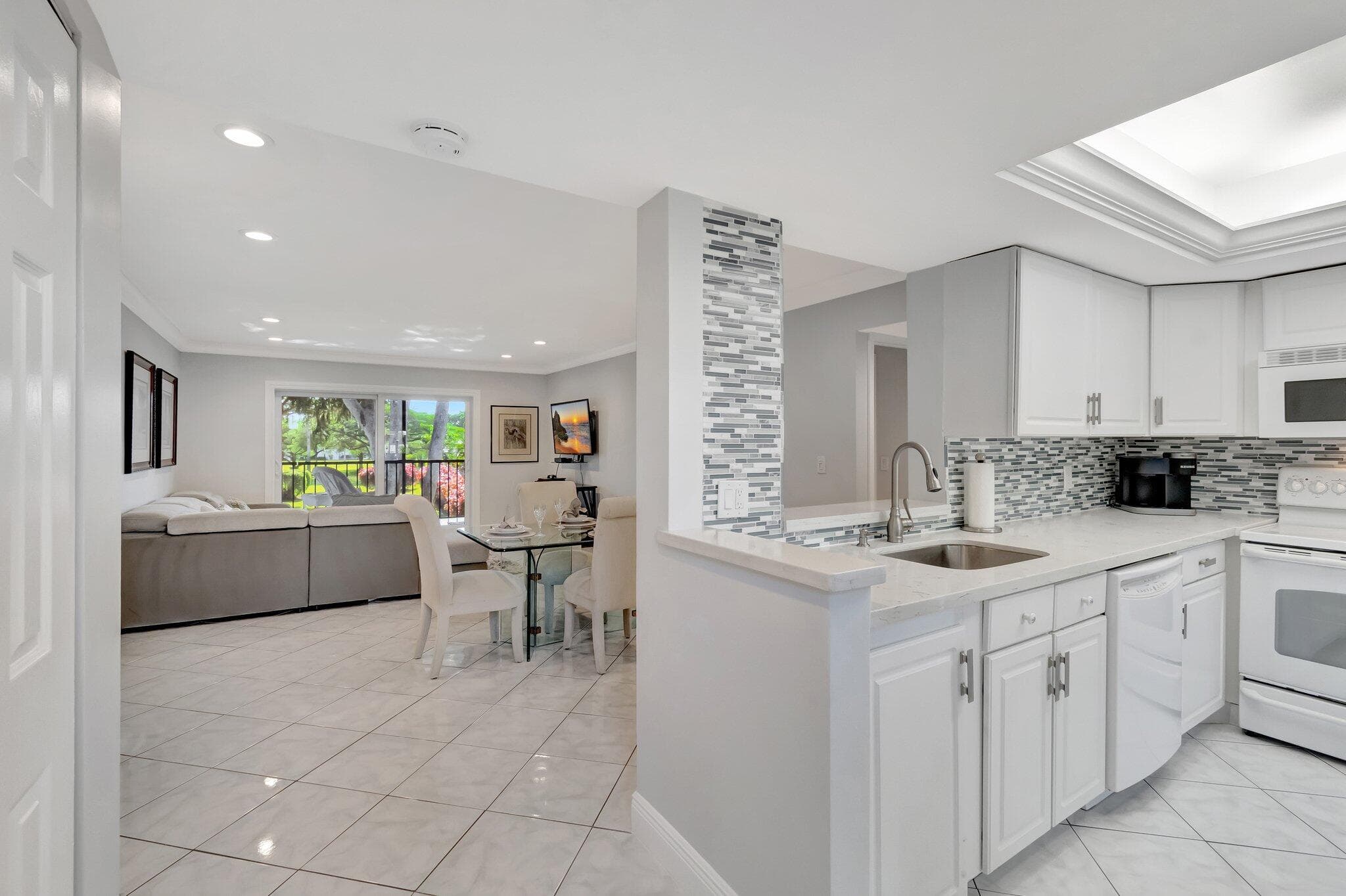 14823 Cumberland Drive 202, Delray Beach, FL 33446 — photo 11 of 35