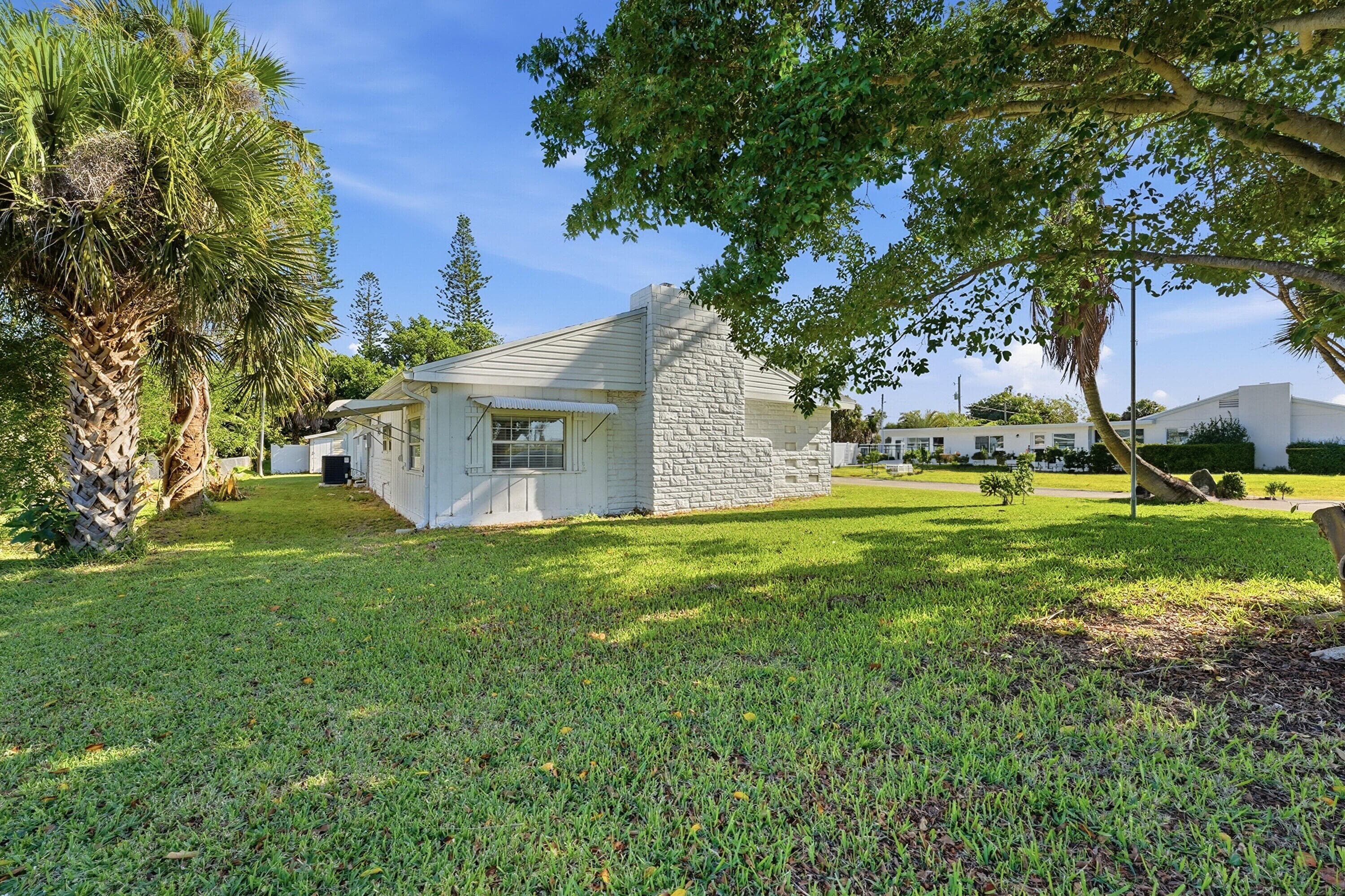 107 Fernandina Street, Fort Pierce, FL 34949 — photo 4 of 33