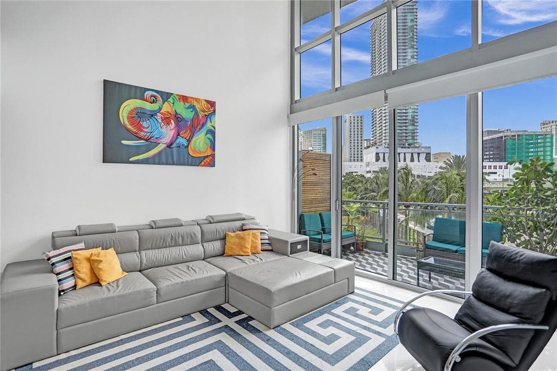 90 SW 3rd Street Th300b, Miami, FL 33130 — photo 5 of 33