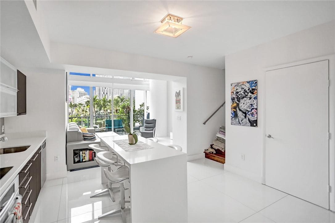 90 SW 3rd Street Th300b, Miami, FL 33130 — photo 12 of 33
