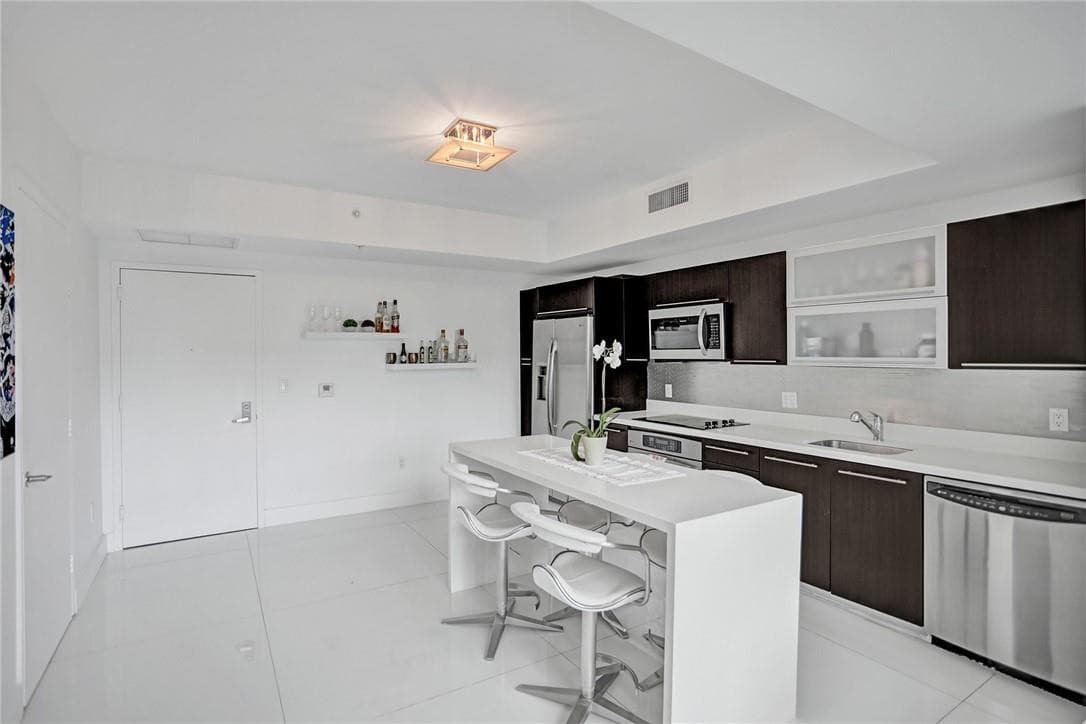 90 SW 3rd Street Th300b, Miami, FL 33130 — photo 13 of 33