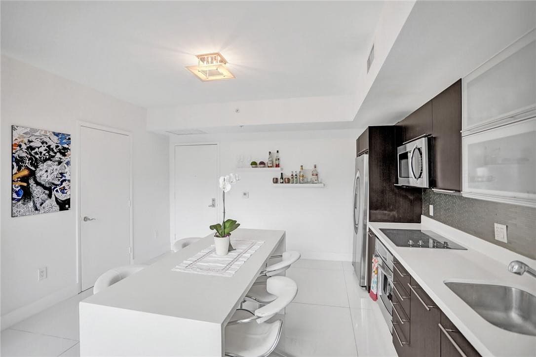 90 SW 3rd Street Th300b, Miami, FL 33130 — photo 14 of 33