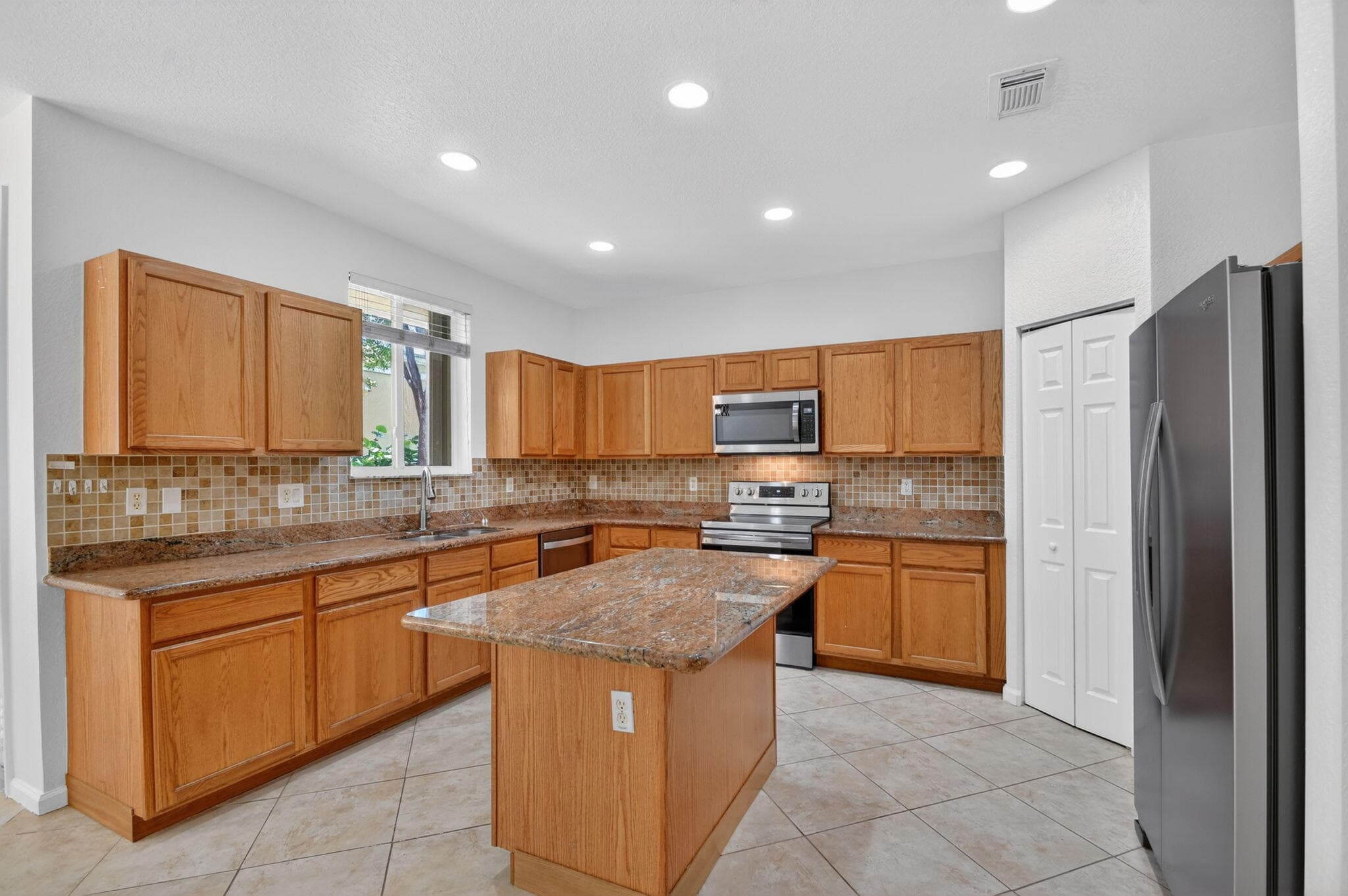 2806 S Evergreen Circle, Boynton Beach, FL 33426 — photo 10 of 41