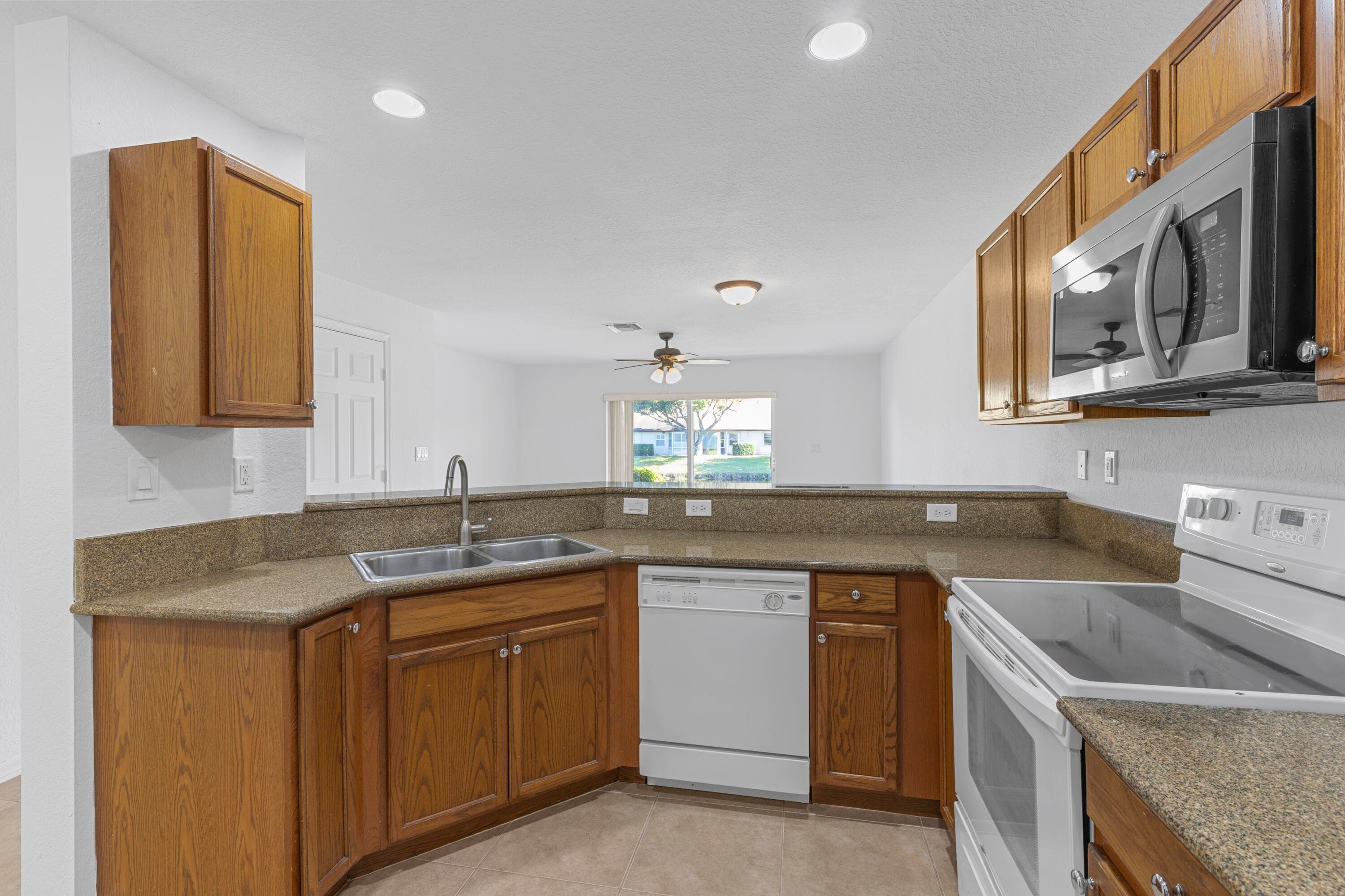 9107 Chambers Street 9107, Tamarac, FL 33321 — photo 4 of 30