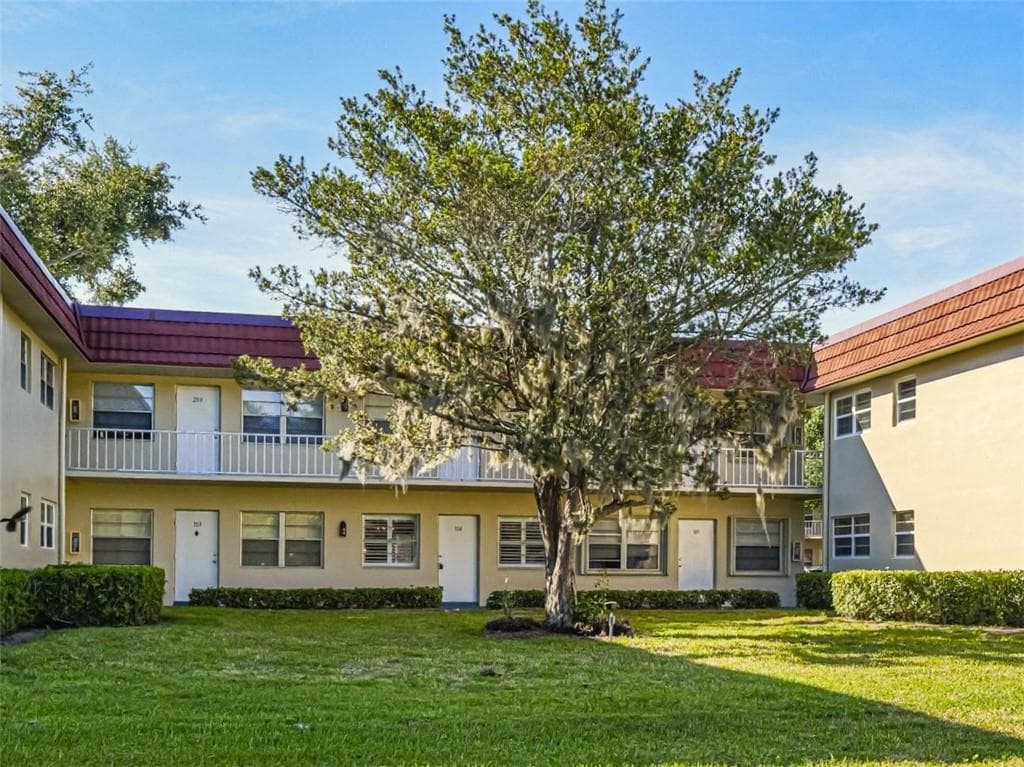 21 Pine Arbor Lane 104, Vero Beach, FL 32962 — photo 2 of 36