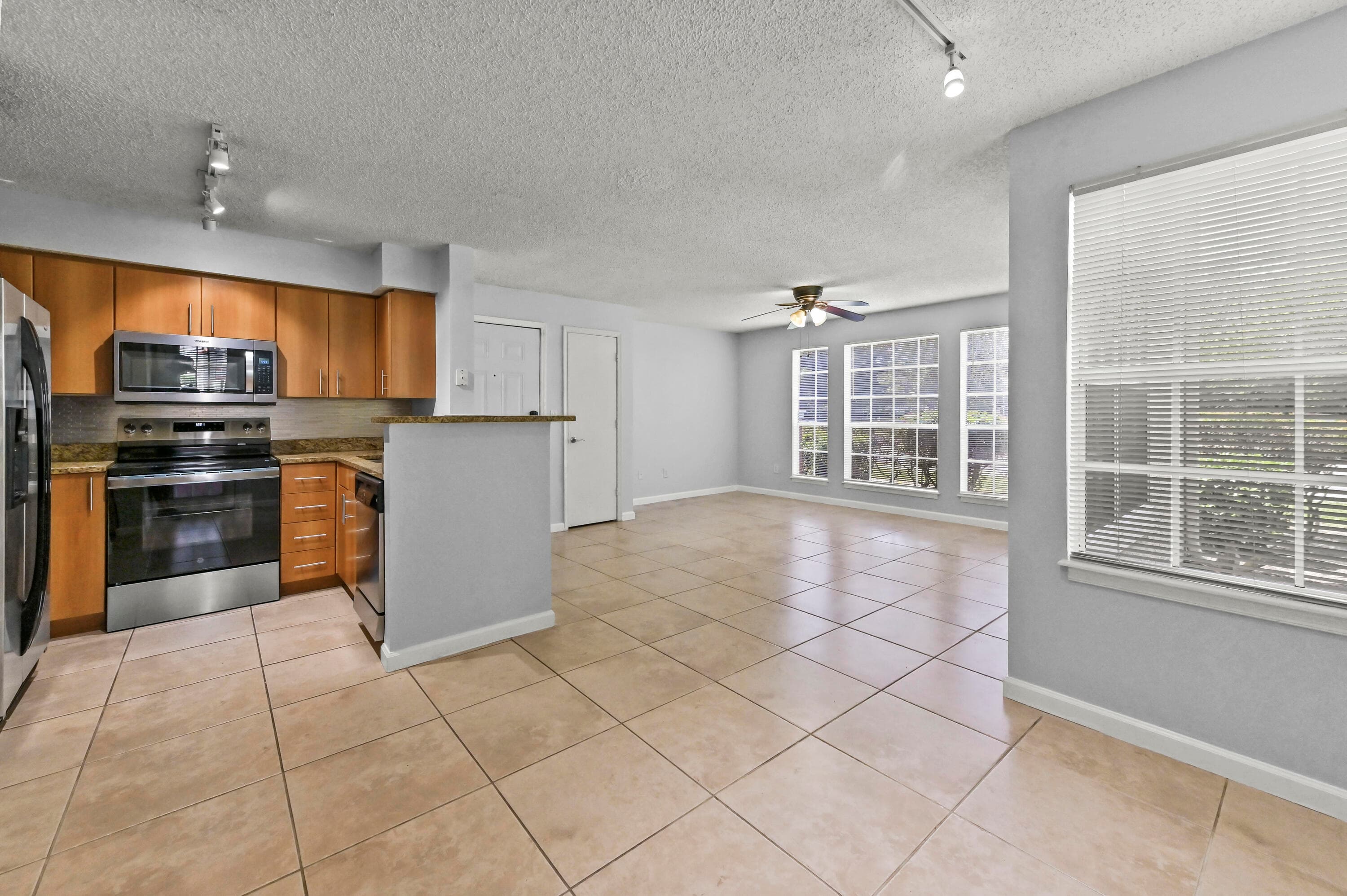 1055 Crystal Way A, Delray Beach, FL 33444 — photo 13 of 28
