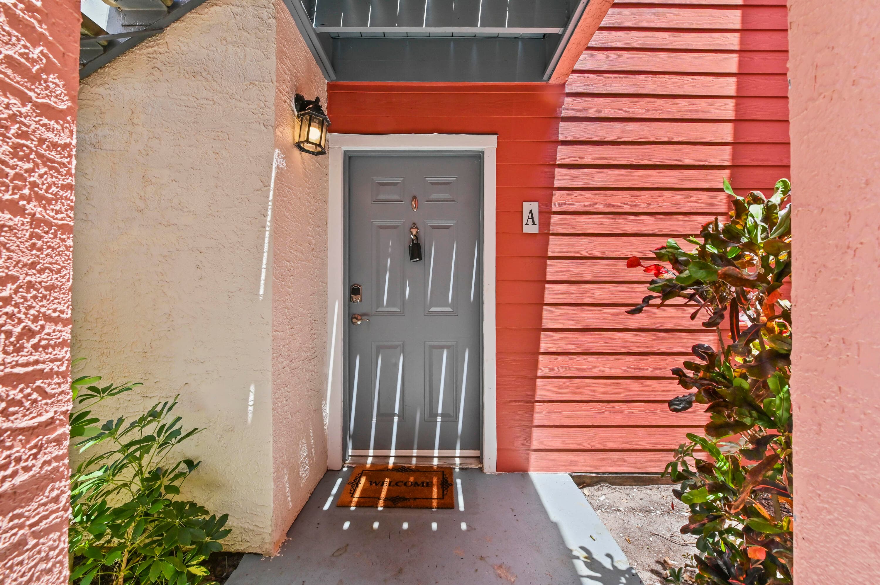 1055 Crystal Way A, Delray Beach, FL 33444 — photo 4 of 28