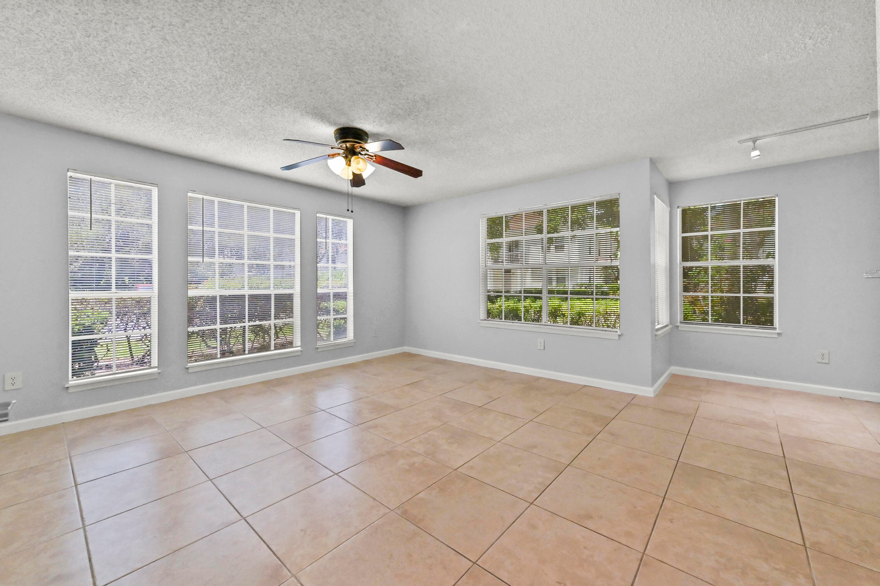 1055 Crystal Way A, Delray Beach, FL 33444 — photo 10 of 28