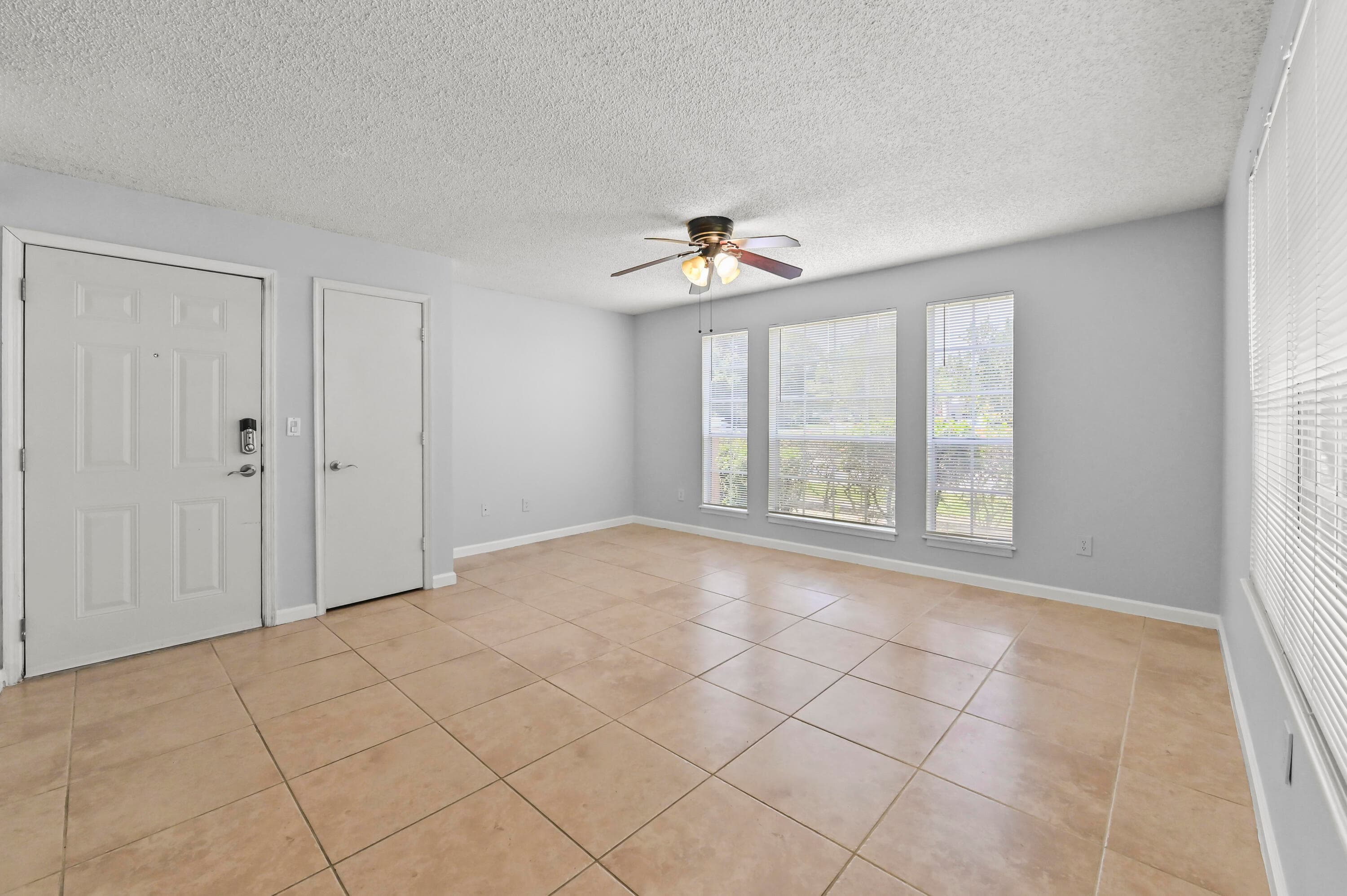 1055 Crystal Way A, Delray Beach, FL 33444 — photo 8 of 28