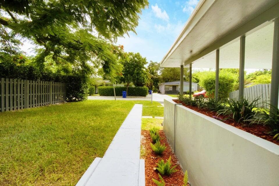 1117 NW 7th Terrace, Fort Lauderdale, FL 33311 — photo 4 of 33