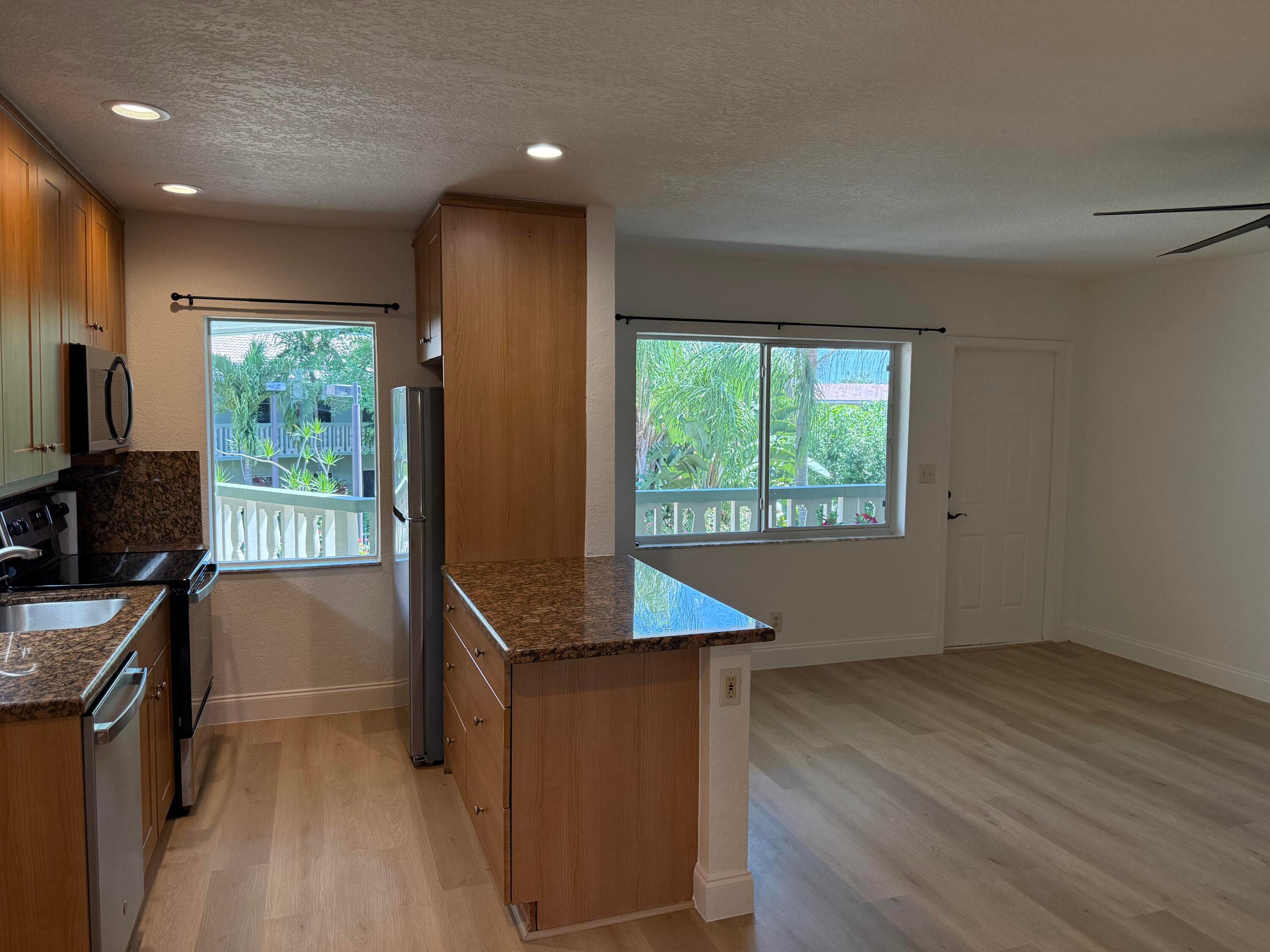 1423 Holly Heights Drive 13, Fort Lauderdale, FL 33304 — photo 4 of 19