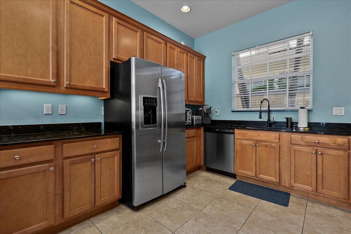 82 Stoney Drive, Palm Beach Gardens, FL 33410 — photo 8 of 46