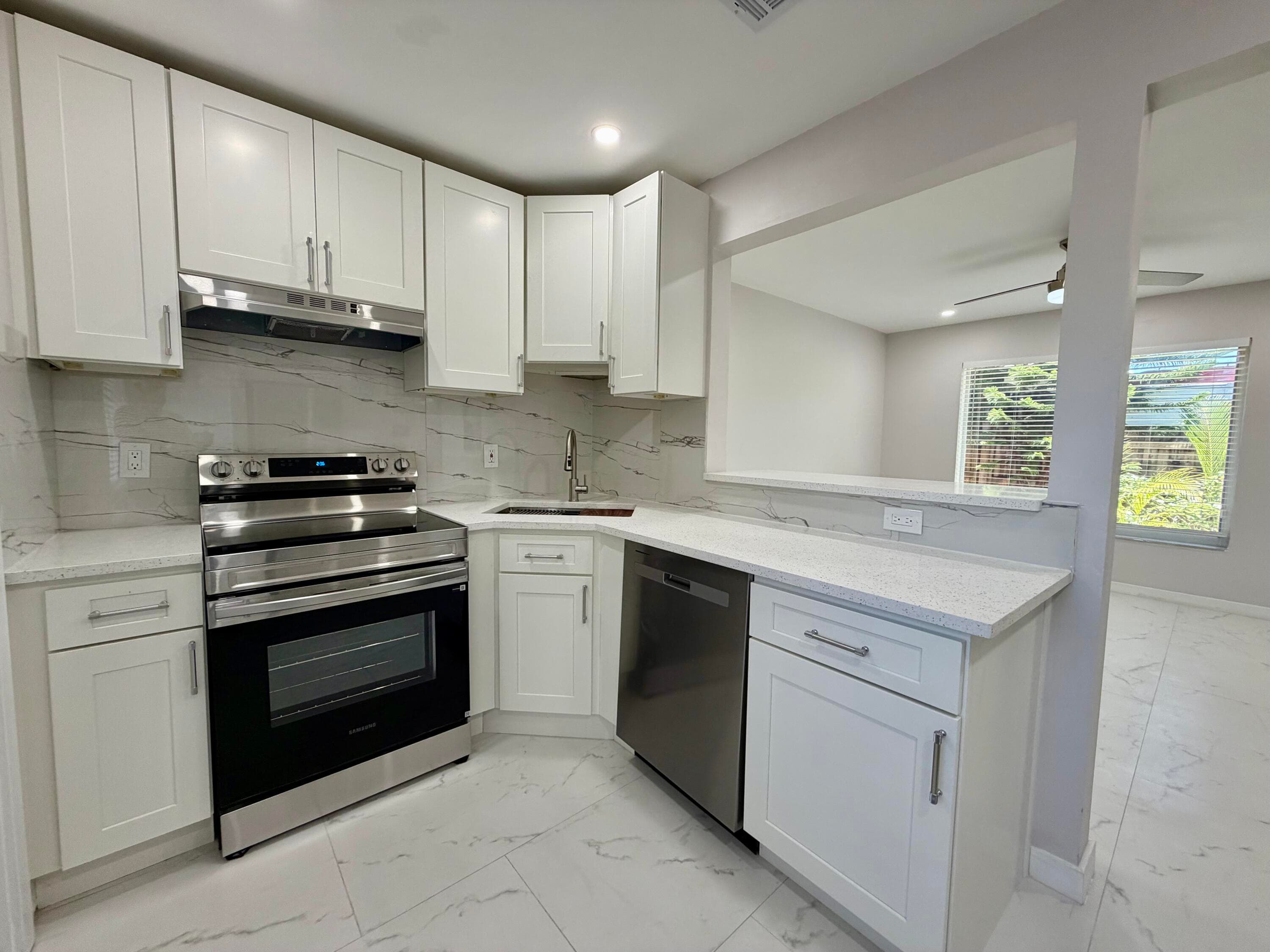 1652 NE 33rd Street B, Oakland Park, FL 33334 — photo 4 of 15